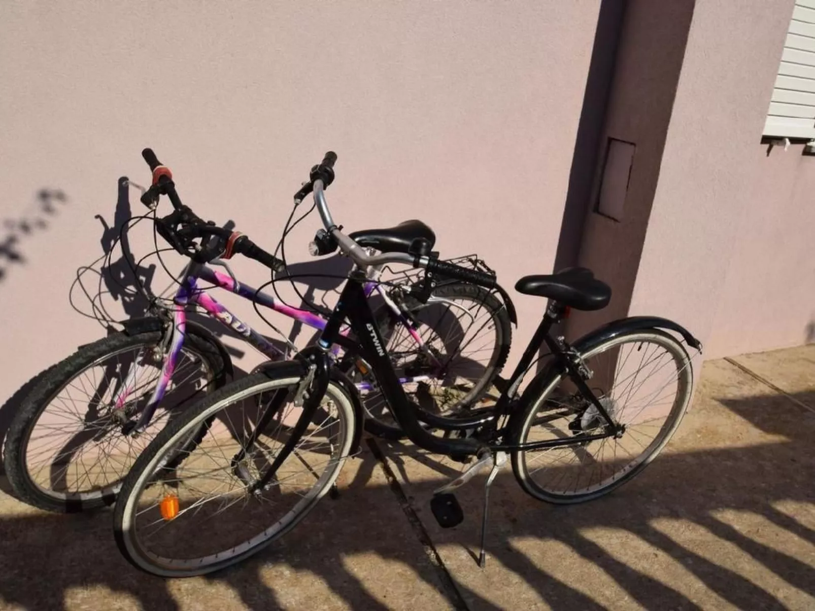 Wohnung in Turanj mit Grill-Buiten