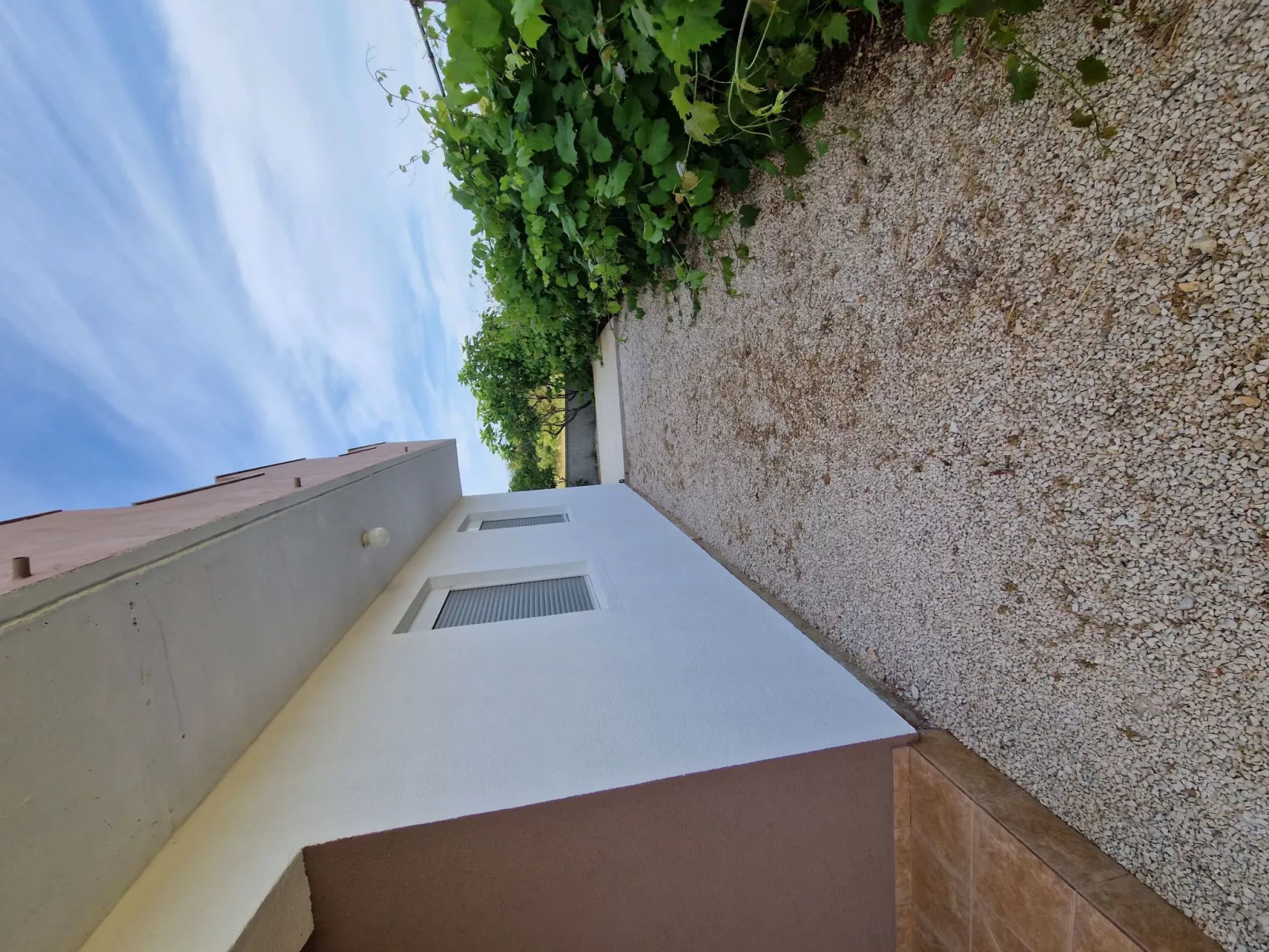 Ema erste Etage mit offener Terrasse-Buiten