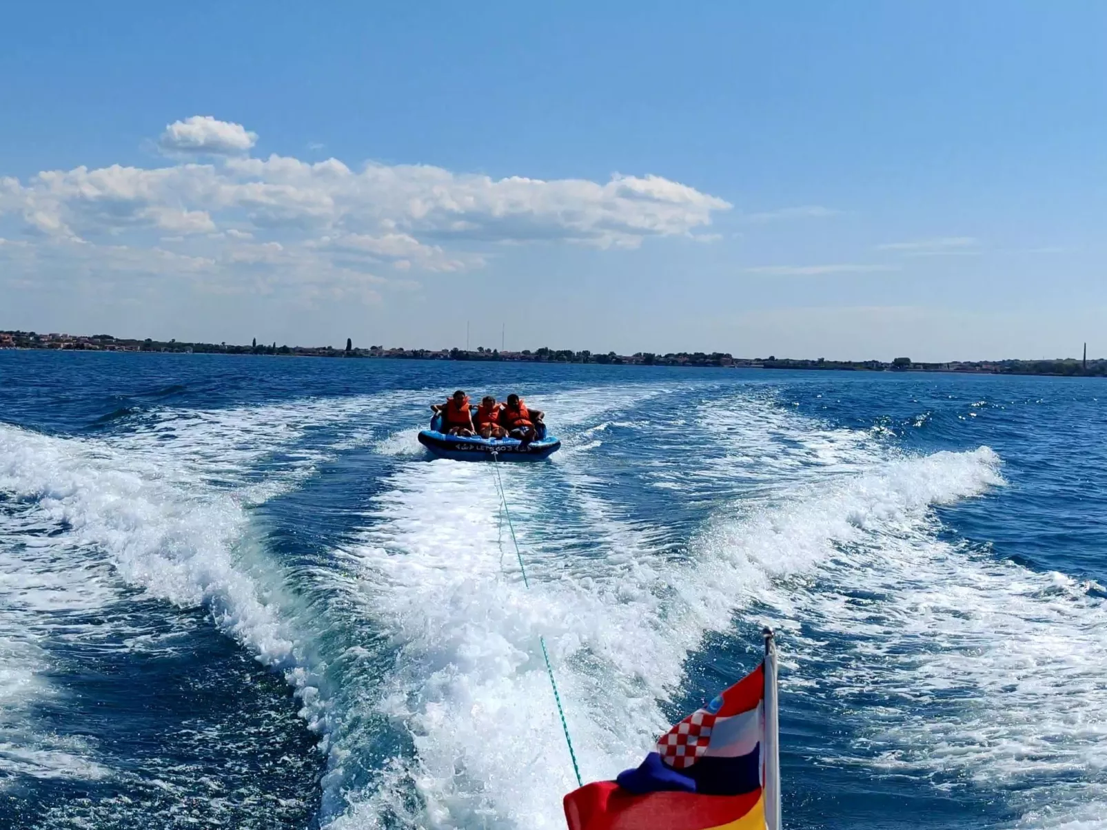 Erdgeschoss-Ferienwohnung mit Garten und Pool-Image-tags.info