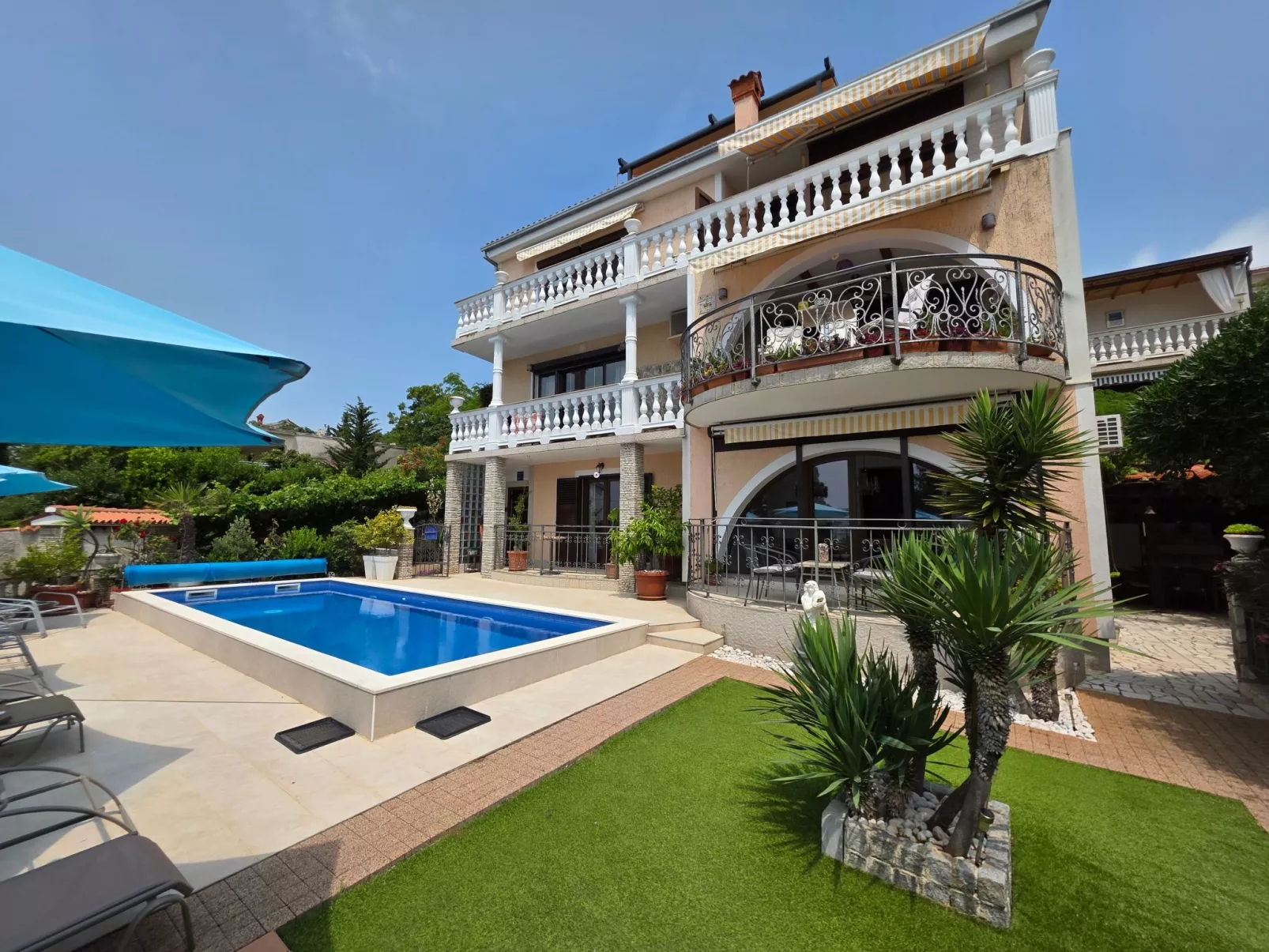 Appartement für 2-3 Personen mit Balkon und Gemeinschaftspool-Buiten