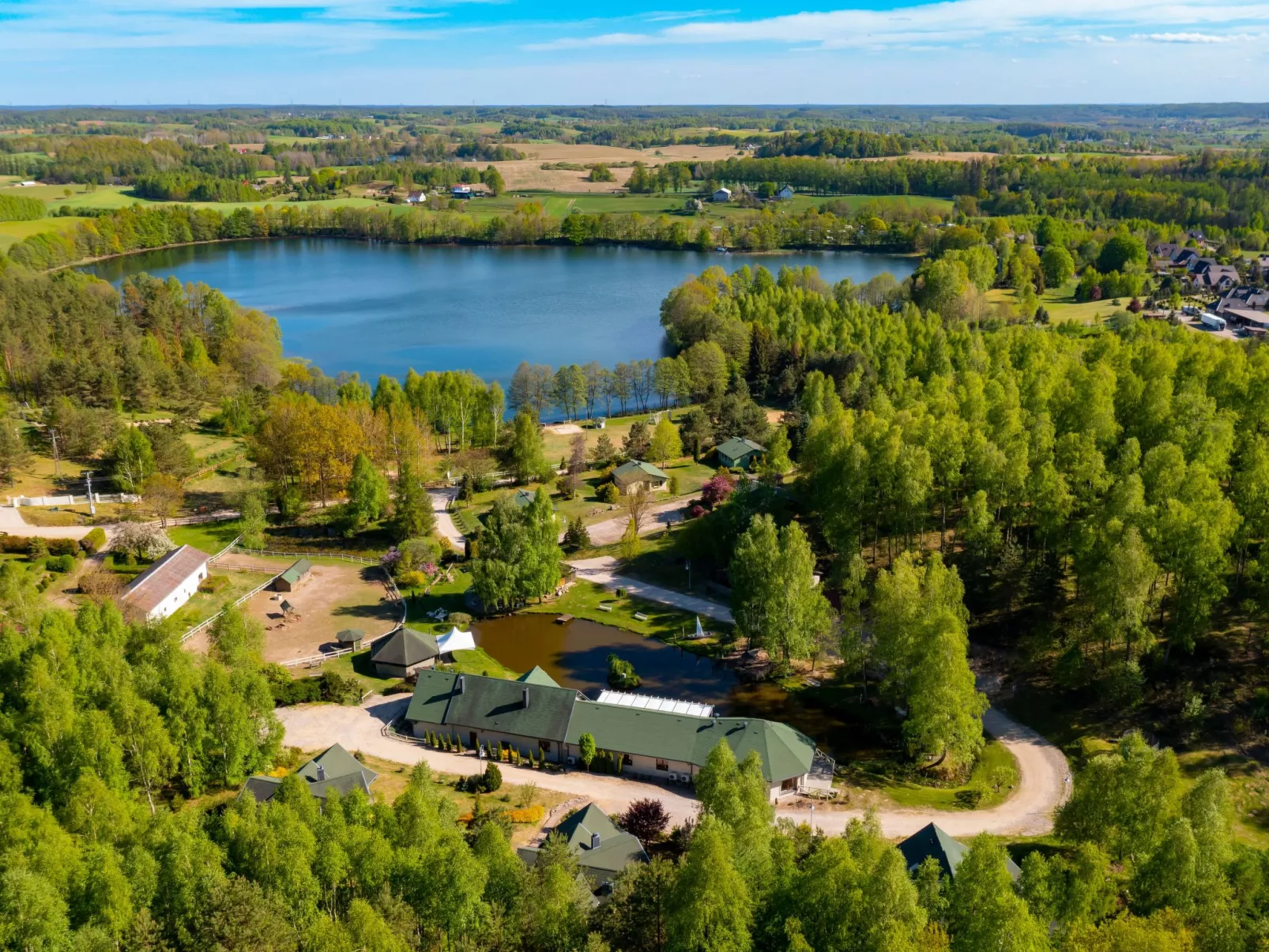 Haus am See mit Sauna-Buiten