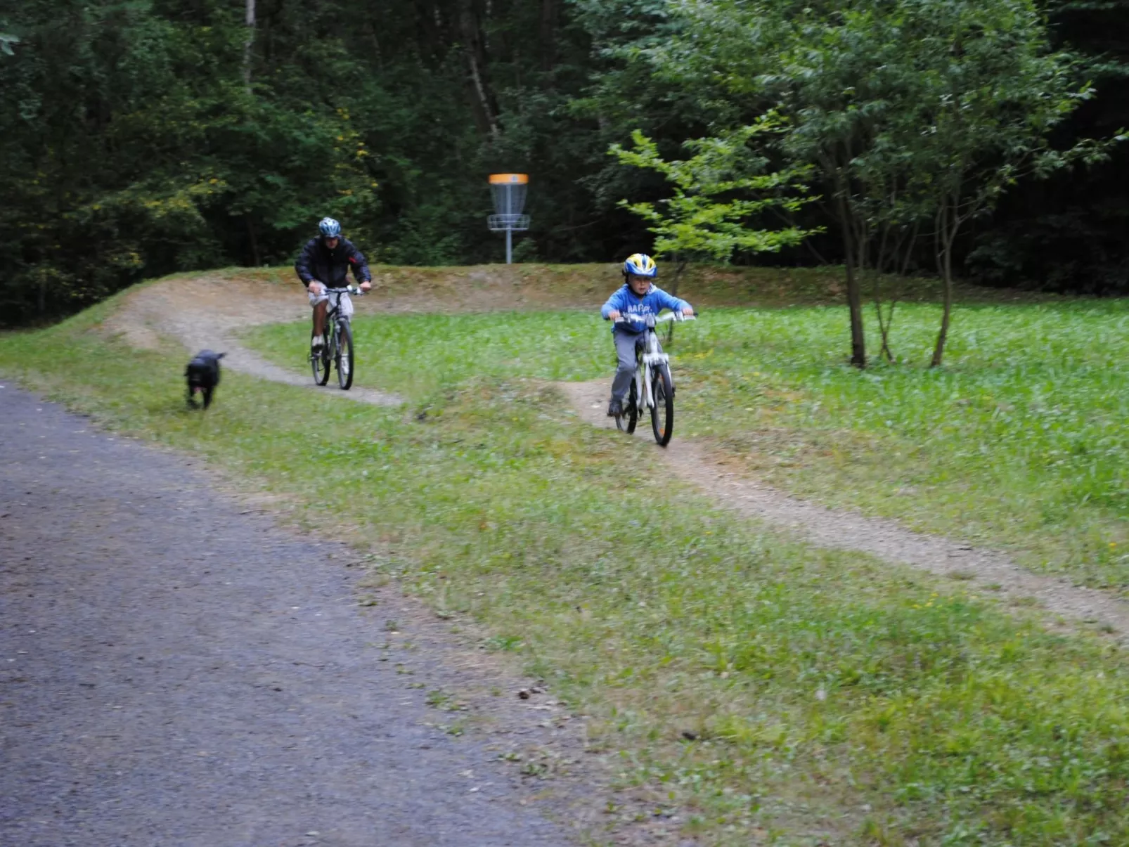 Modernes Ferienhaus unweit eines schönen Badesees-Buiten