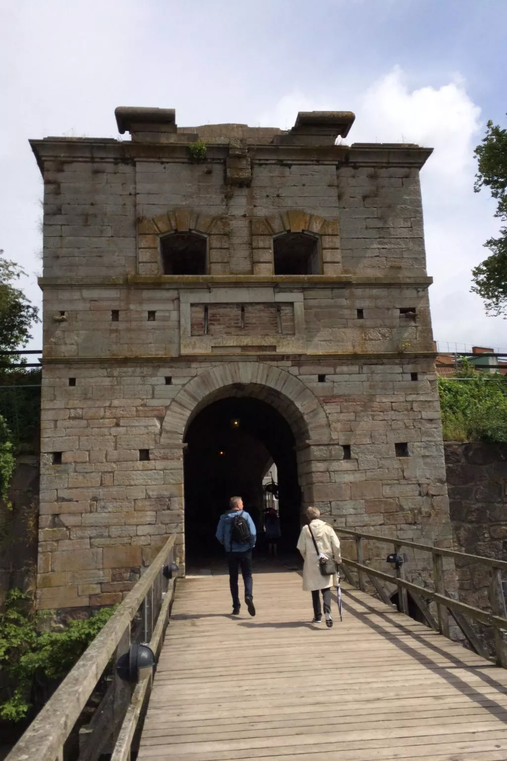Holzhaus mit Terrasse, direkt an einer Bucht-Buiten