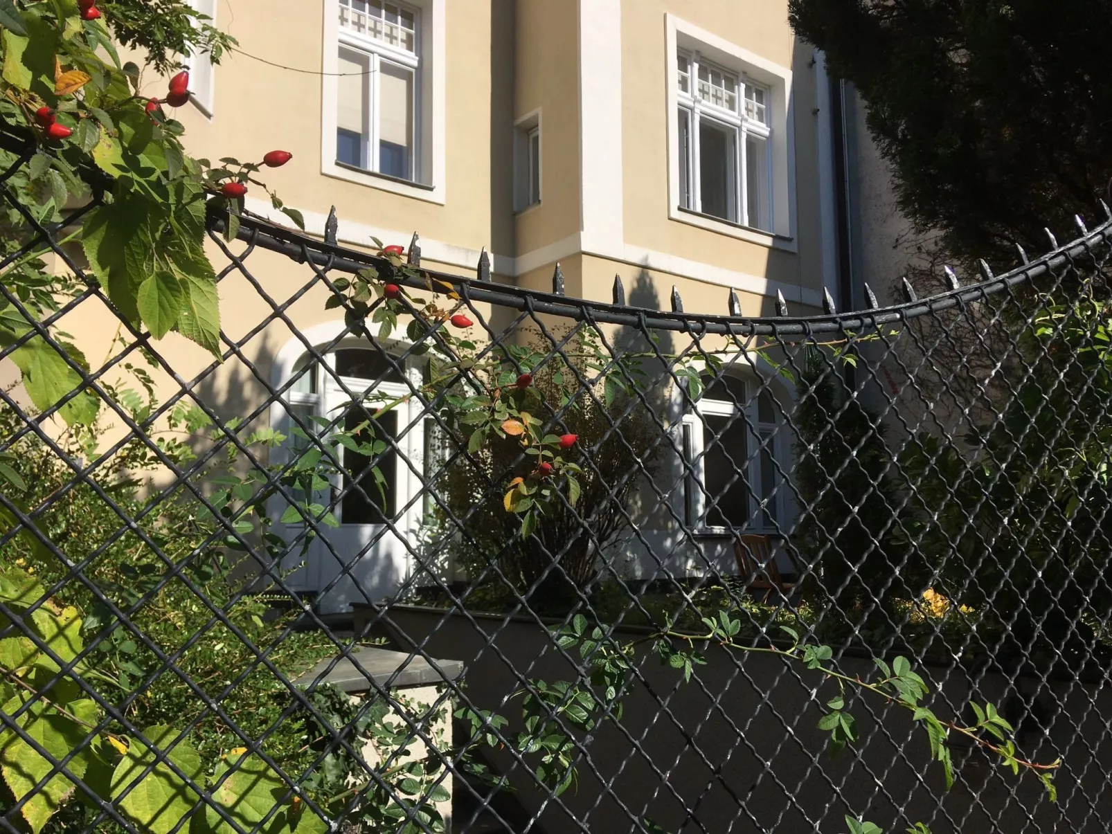 Mit Garagenplatz-Buiten