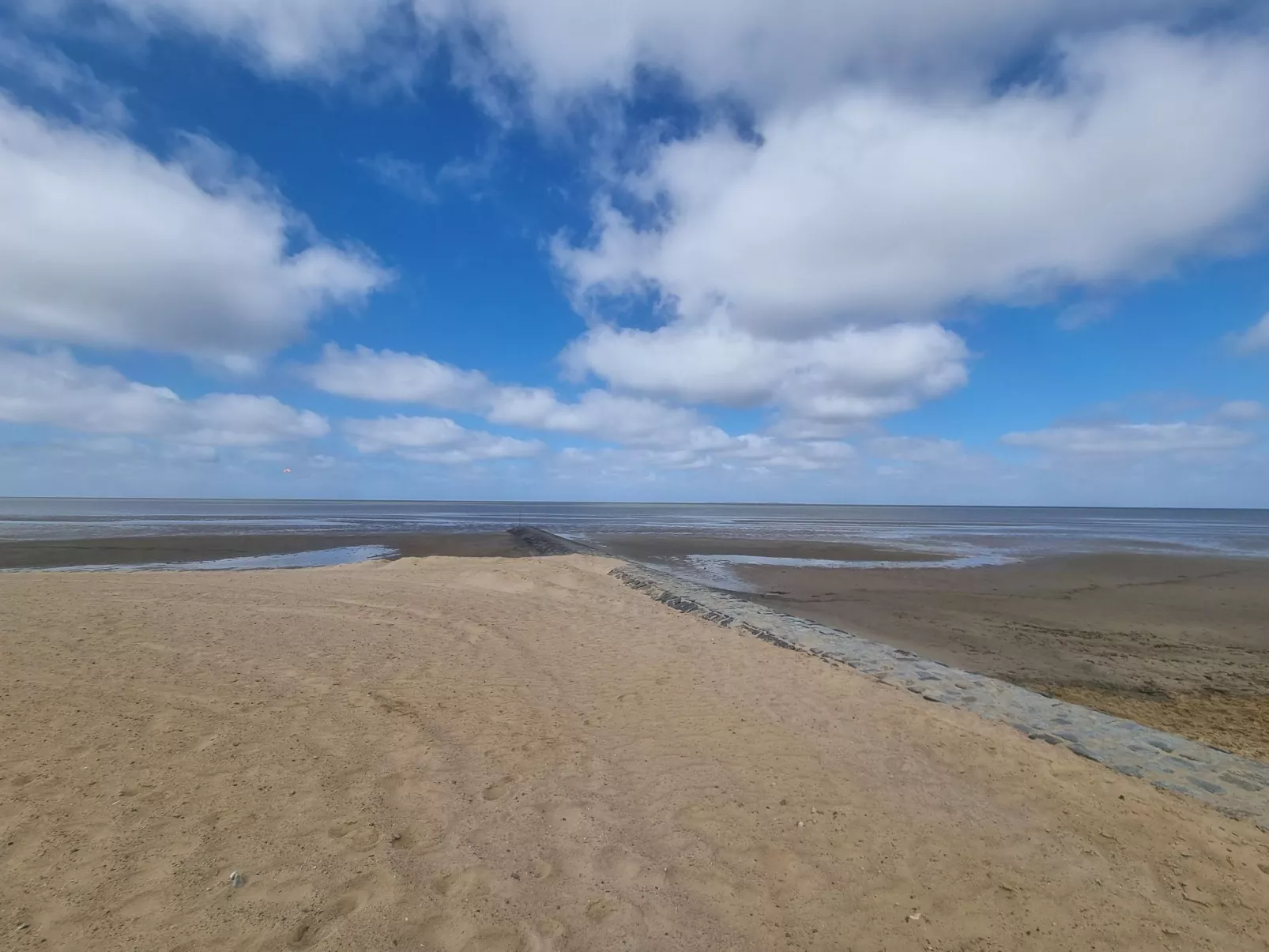 Gemütliche Ferienwohnung für zwei Personen mit sonniger Südterrasse-Buiten