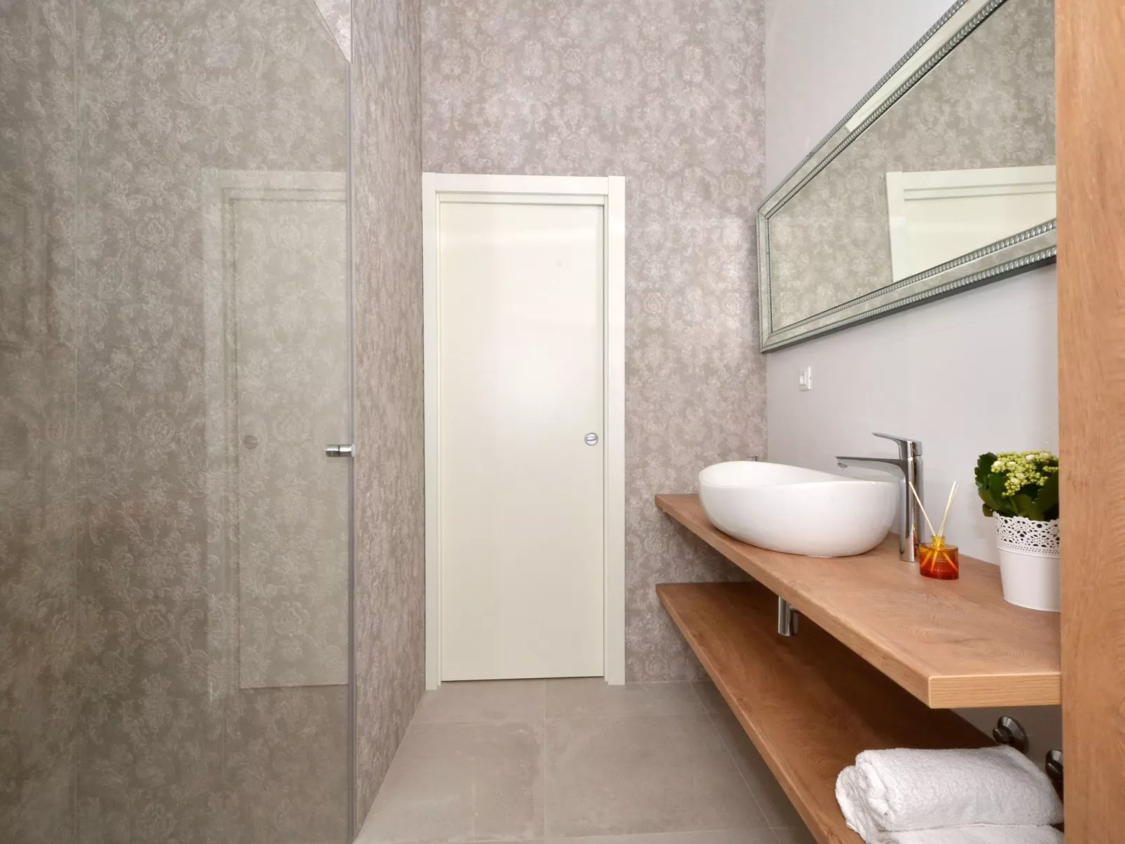 Haus in Dvornica mit privatem Parkplatz-Binnen