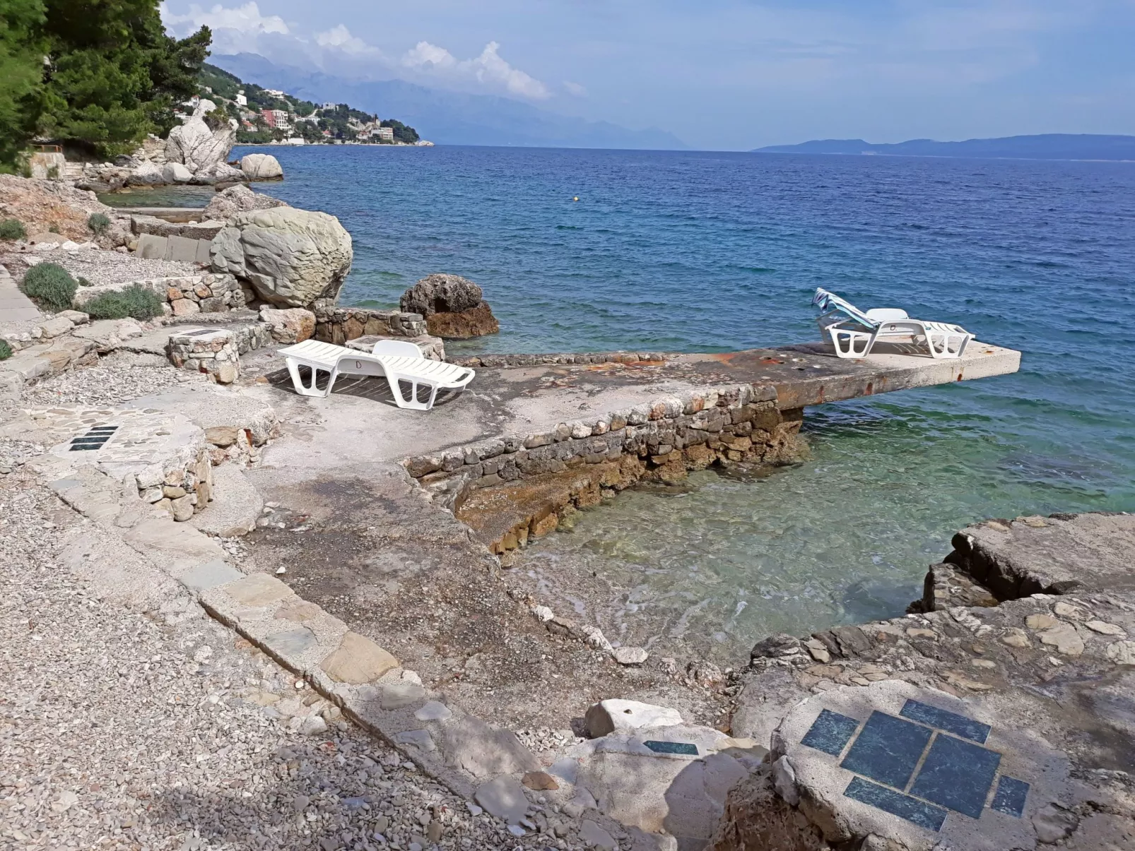 Haus am Wasser mit Blick aufs Wasser-Buiten