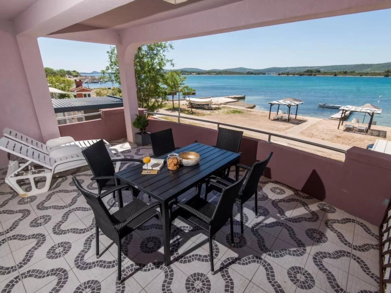 In Turanj mit Grill-Buiten