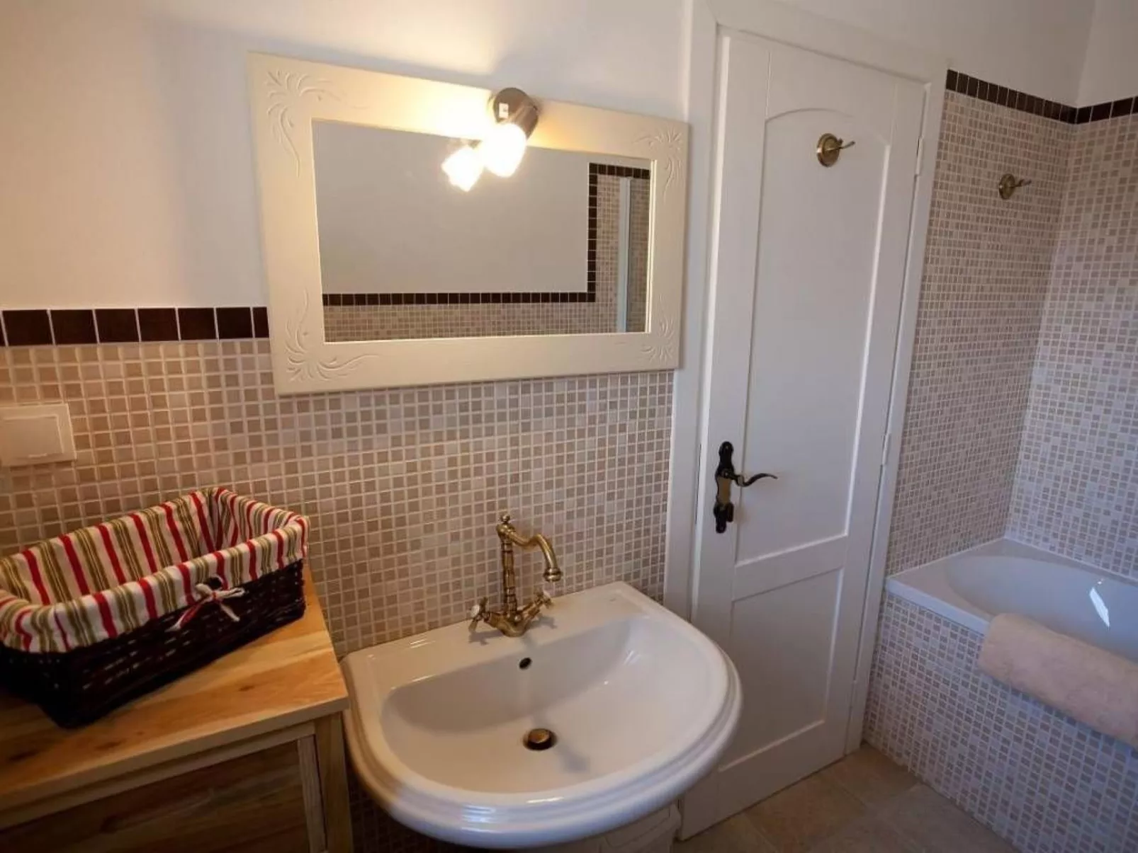 In Kras mit Offenem Kamin-Binnen