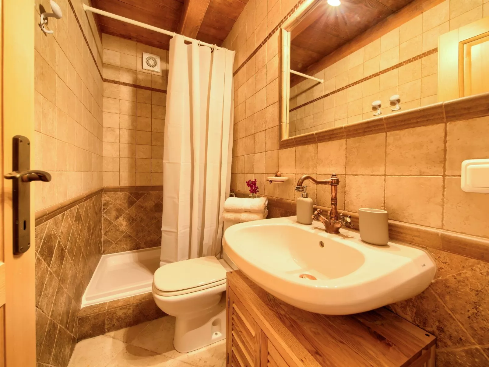 Steinvilla Margaret mit Pool und besonderem Flair-Image-tags.info