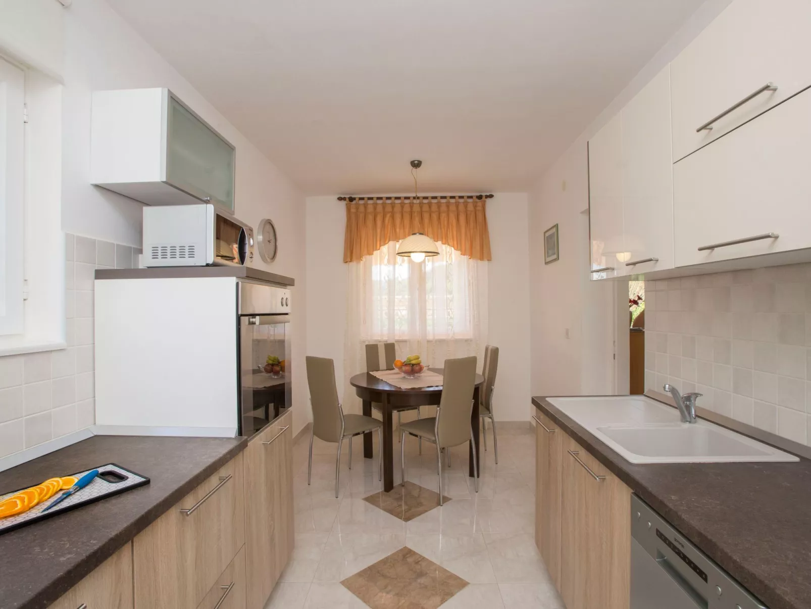 Mit eigenem Pool und schönem Meerblick-Binnen