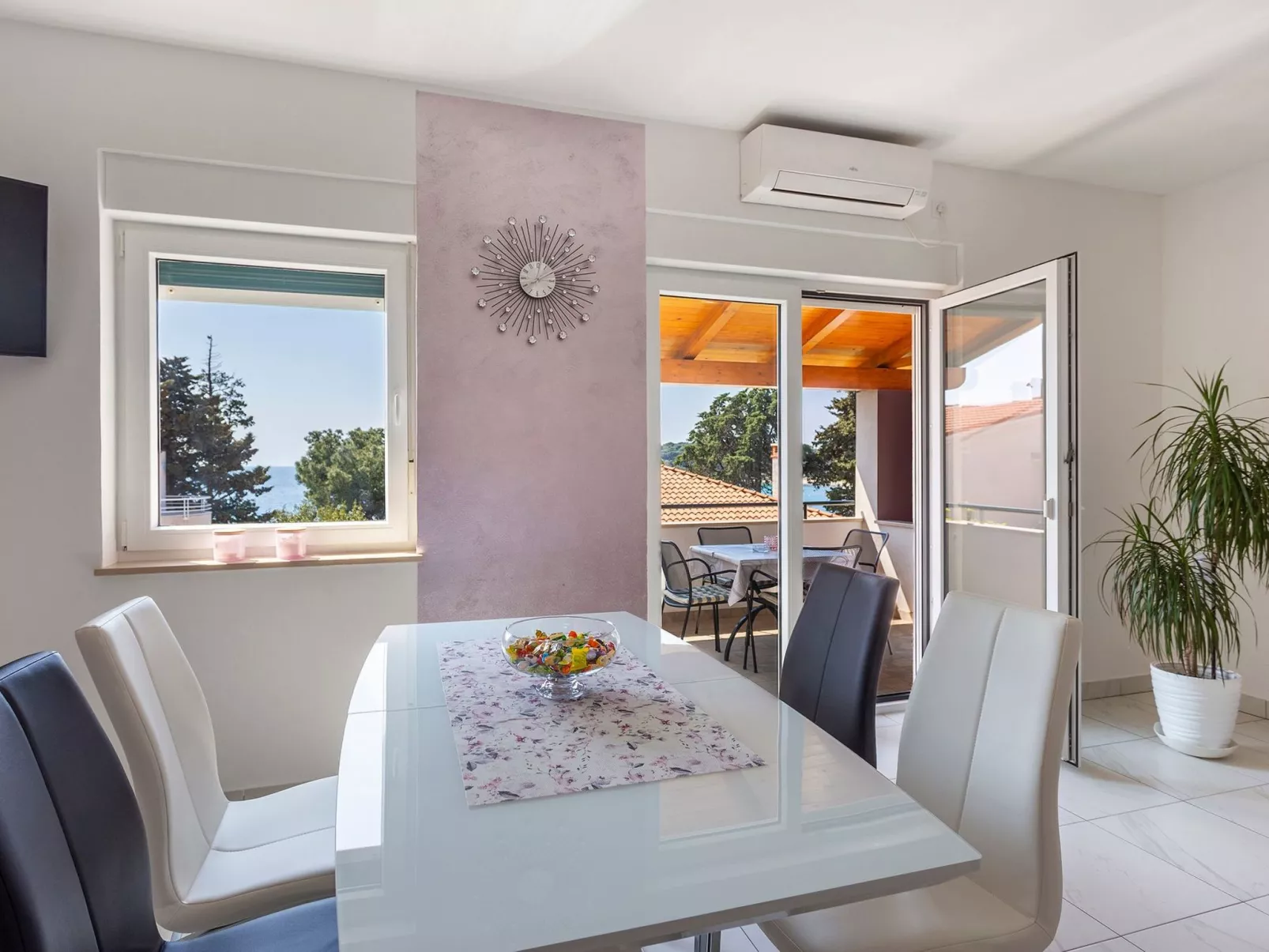 In Pula und Nah am Strand-Binnen