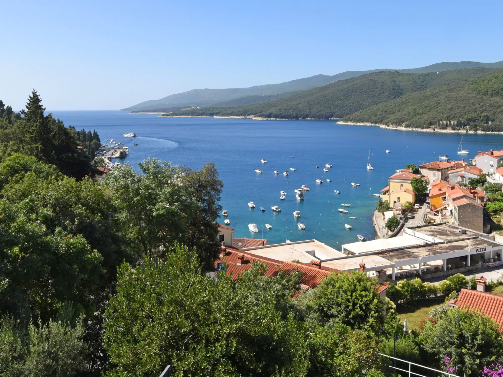 'Villa Ivisa' mit eigenem Pool-Buiten