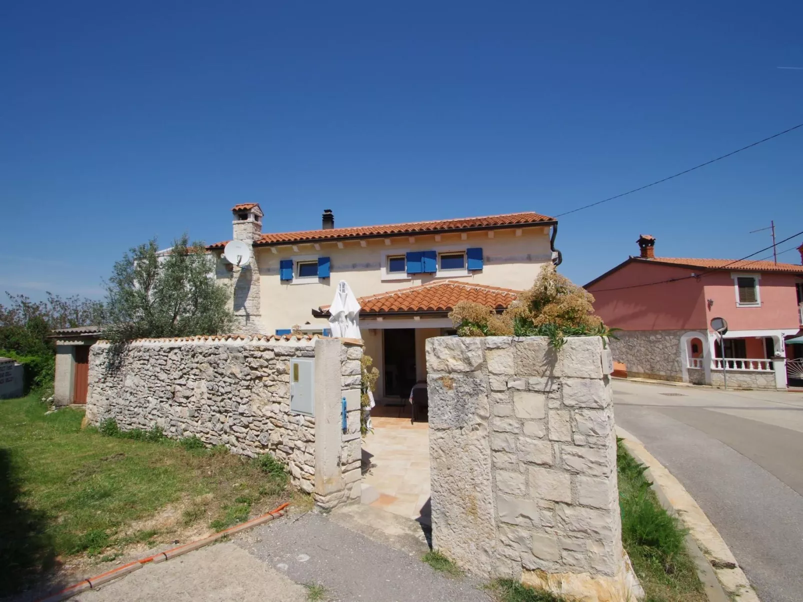 In Kavran mit Terrasse und Grill-Image-tags.info