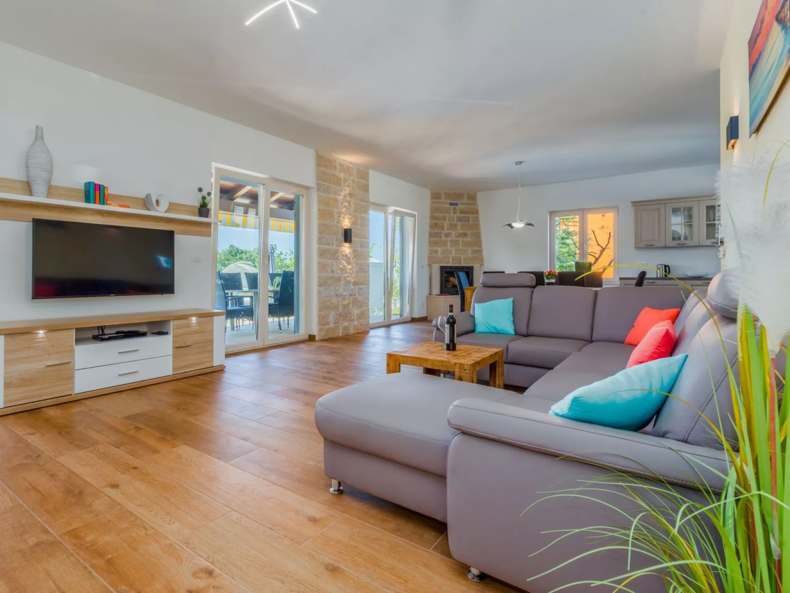 Tolles Ferienhaus in Deklići mit Privatem Pool-Binnen