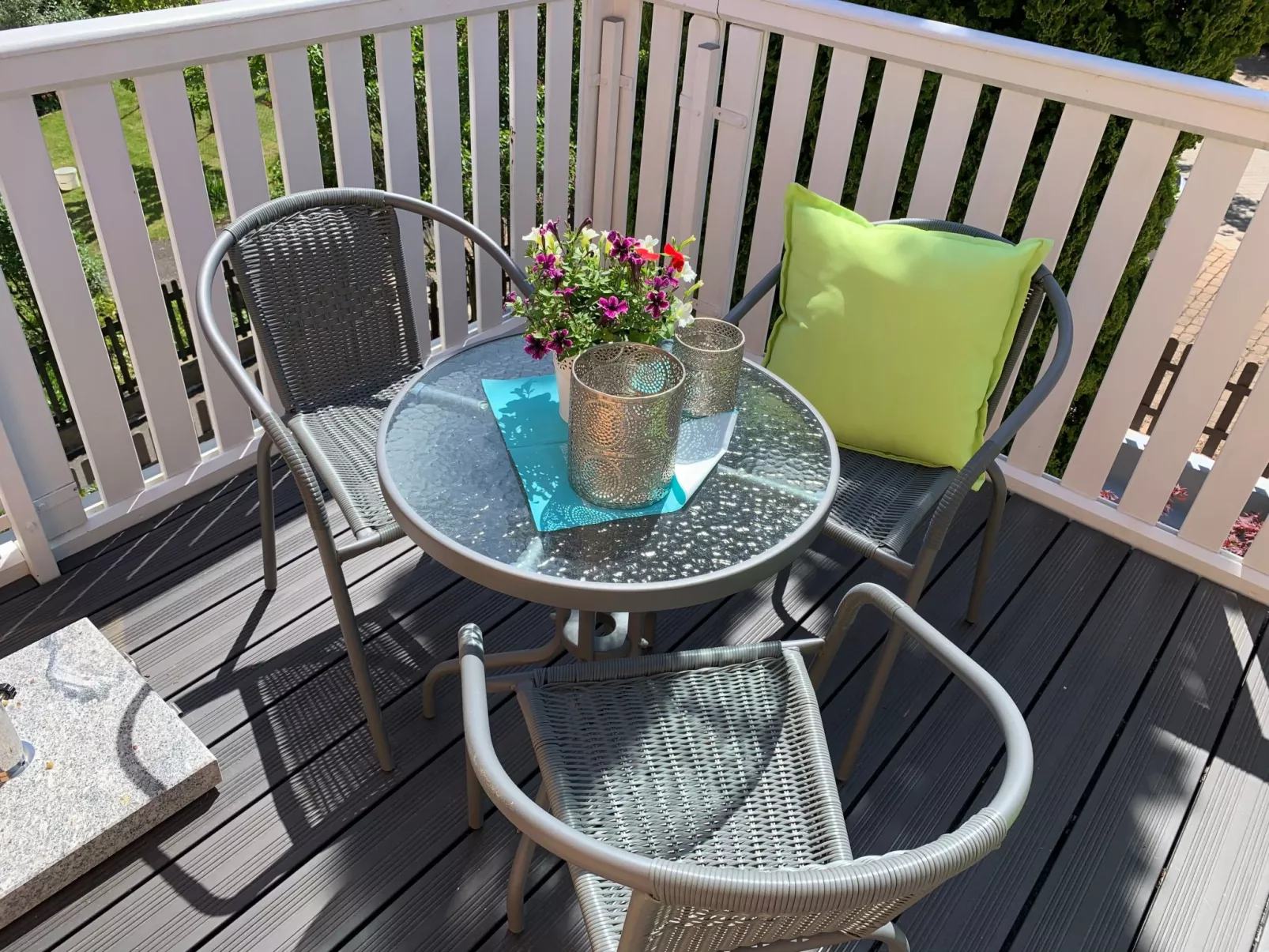 Modernes, gemütliches Ferienhaus mit Terrasse und Garten - Buiten