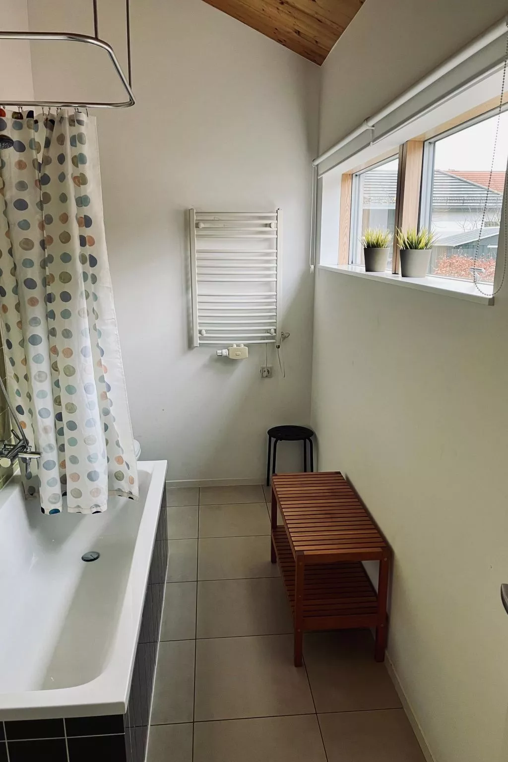 Strandnahes Ferienhaus mit Terrasse und Stellplatz-Binnen