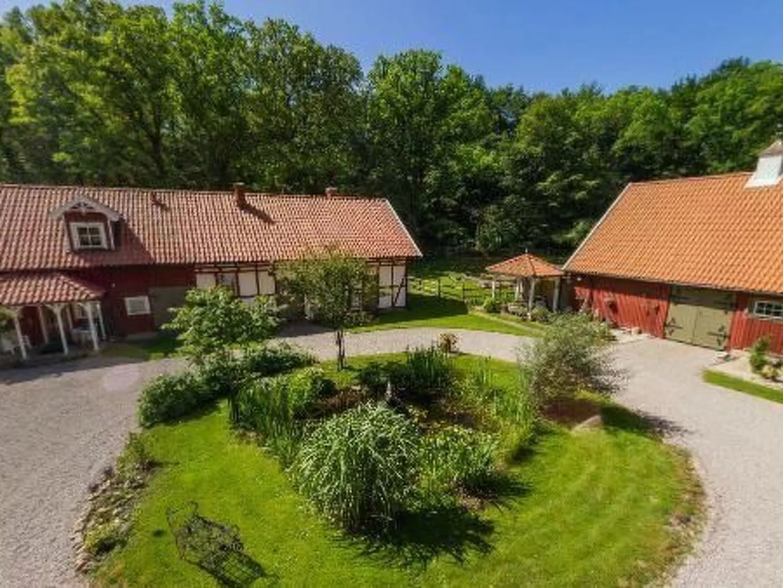 Mit Balkon, Terrasse und Garten-Buiten