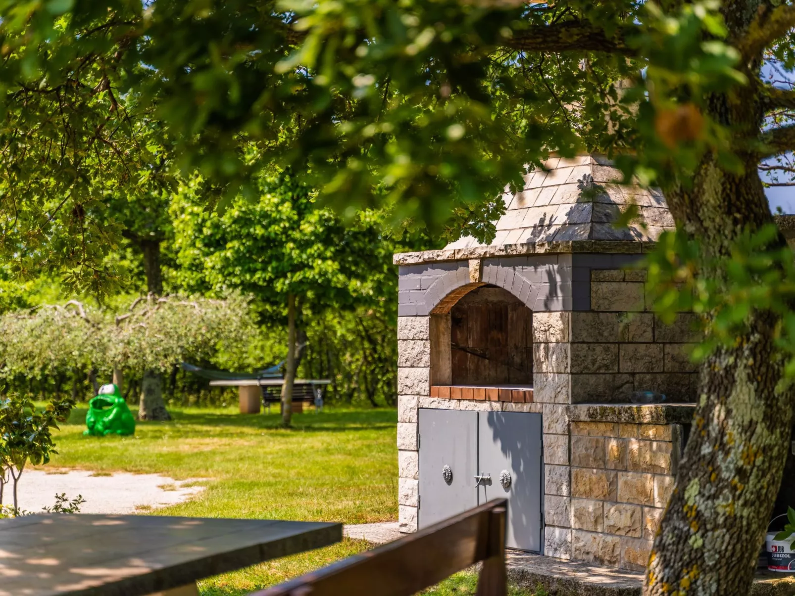 Schönes Haus mit großer grüner Umgebung, Pool-Buiten
