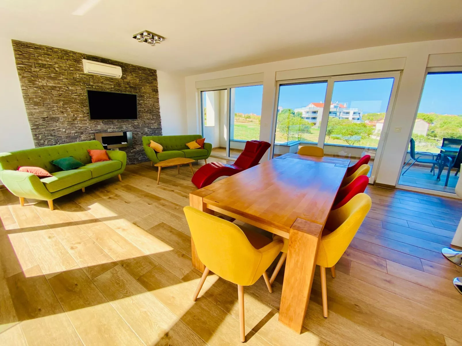 Leon's Holiday Homes-Binnen