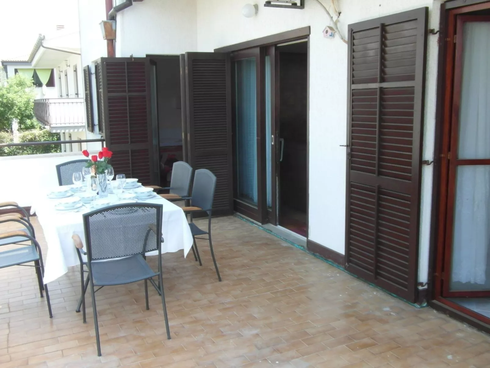 Wohnung mit großer Terrasse-Buiten