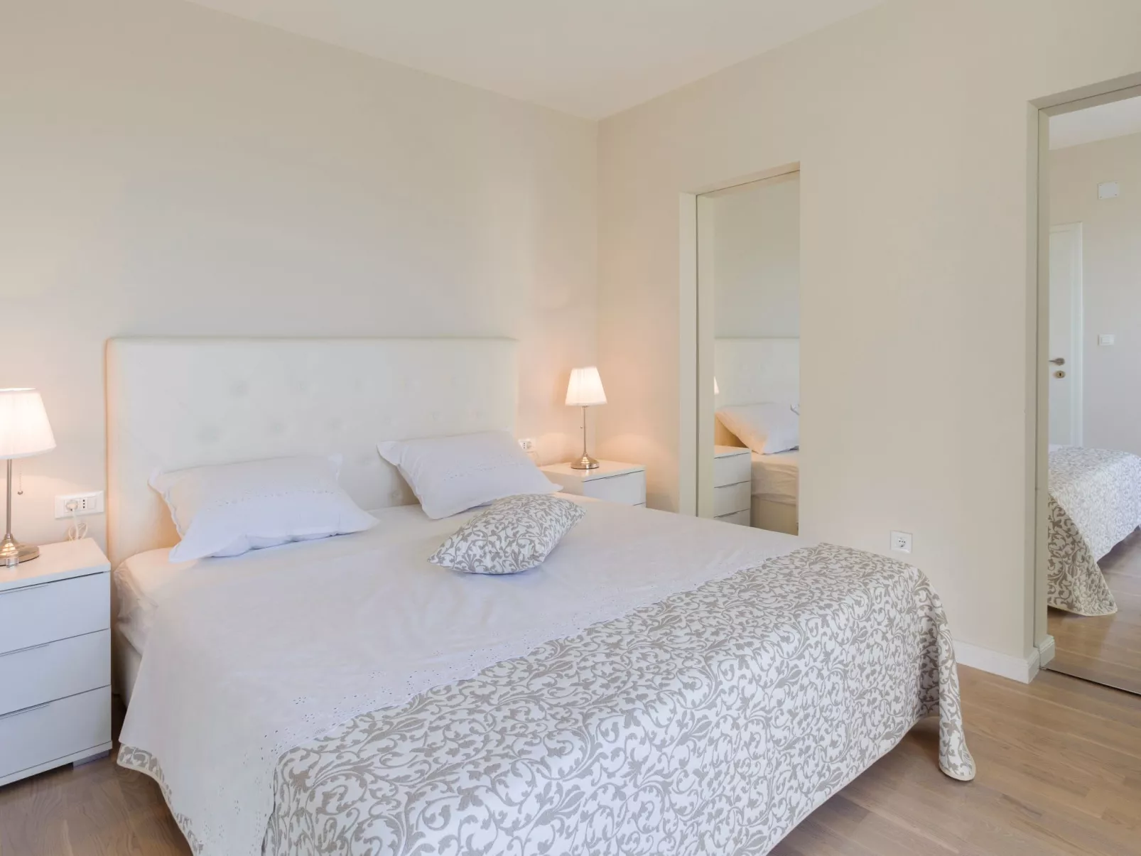 Luxuriöse Steinvilla mit privatem Swimmingpool und herrlichem Meerblick-Binnen