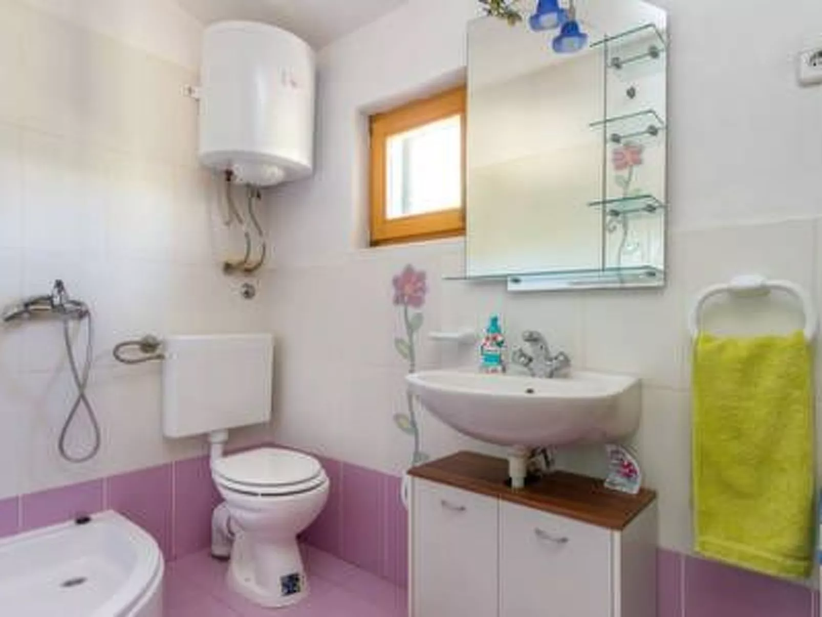 Hütte mit Garten, Grill und Terrasse-Binnen