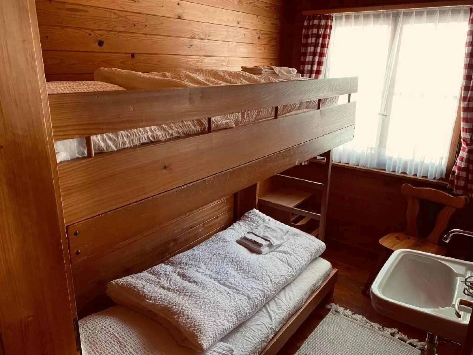 Chalet Bacchus (EG)-Image-tags.info