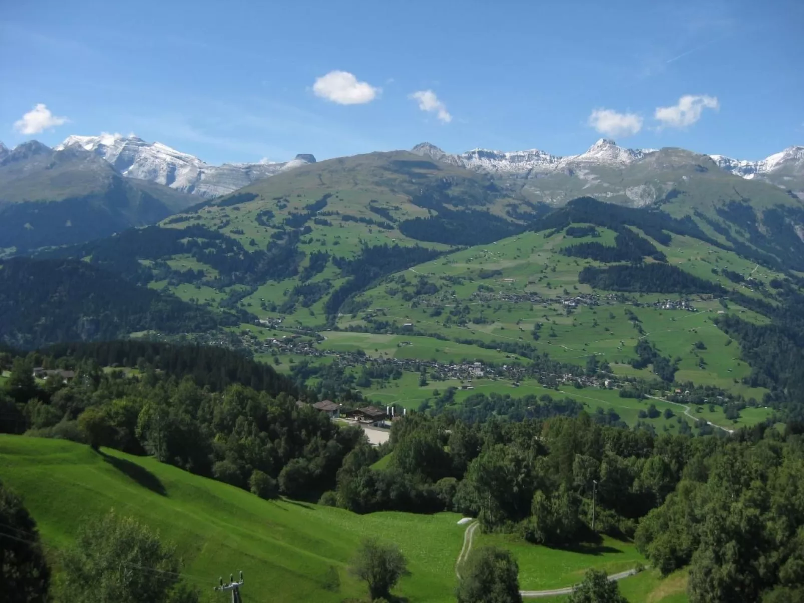 Aparthaus Surselva, direkt an der Skipiste-Buiten