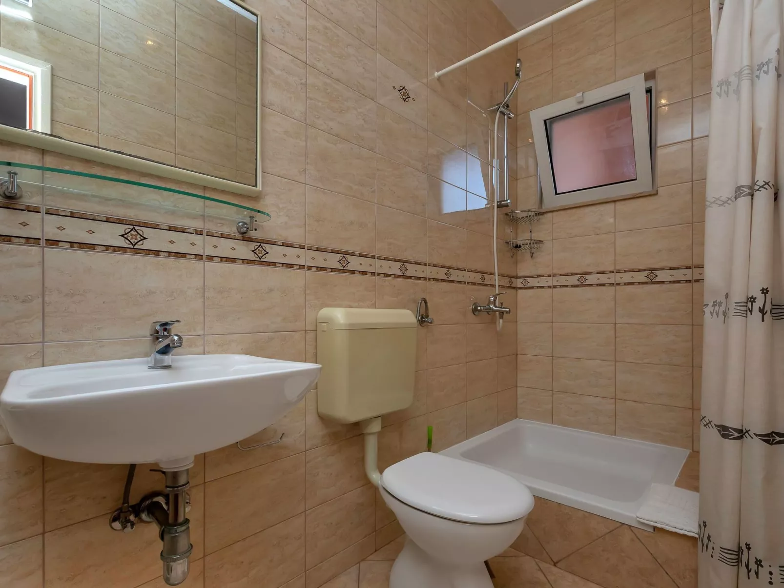 ★4Schlafzimmer★Freies Parken★GroßerBalkon★Apt Bugenvilija-Binnen