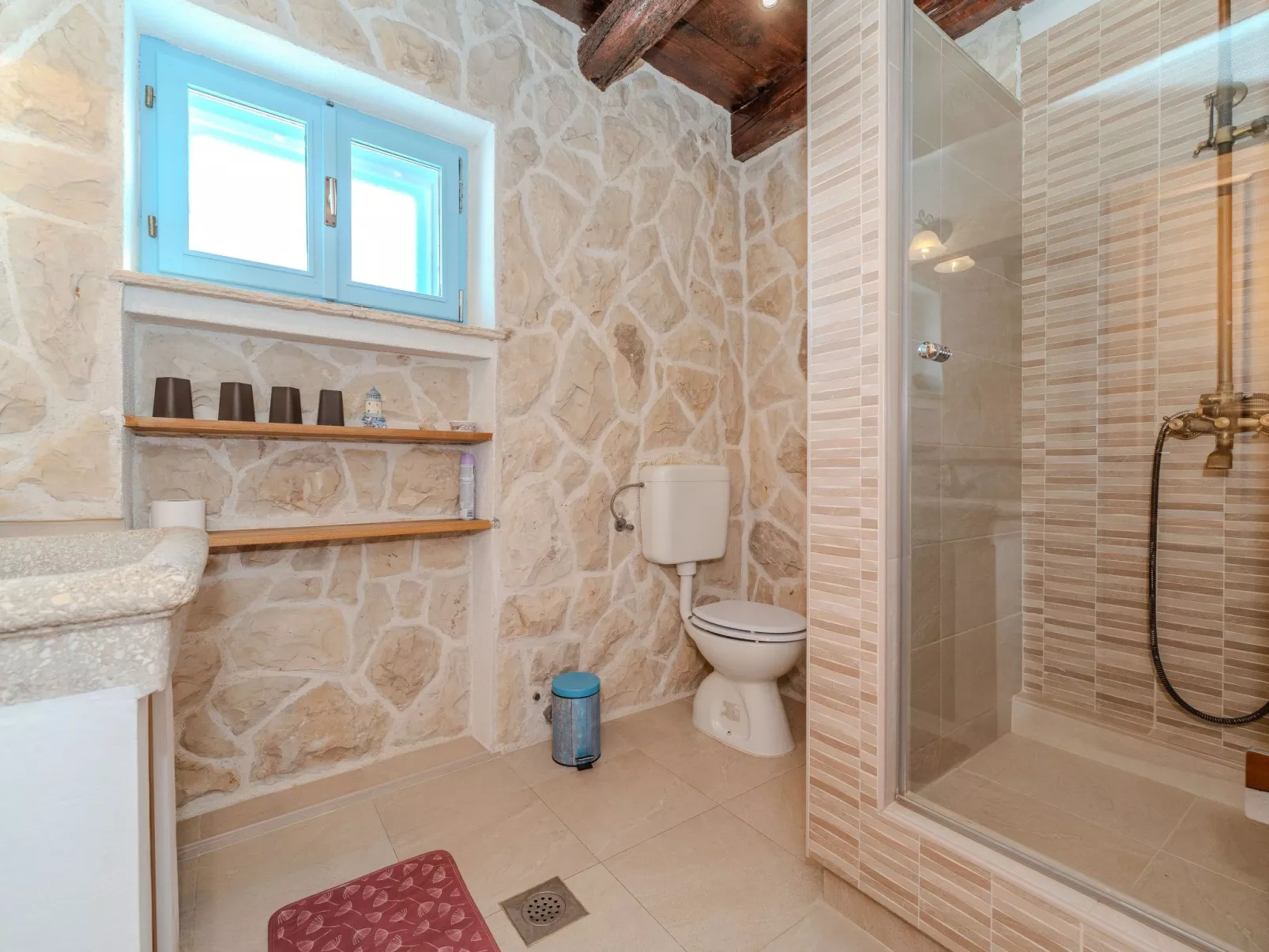 Heritage Stone House -T.A Leut Agency-Binnen