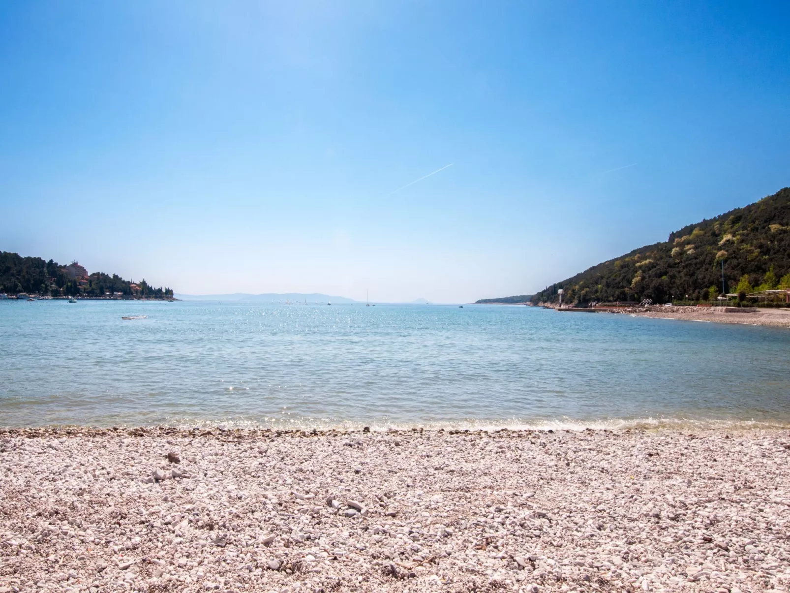 Drei-Zimmer-Wohnung in der Nähe des Meeres-Buiten