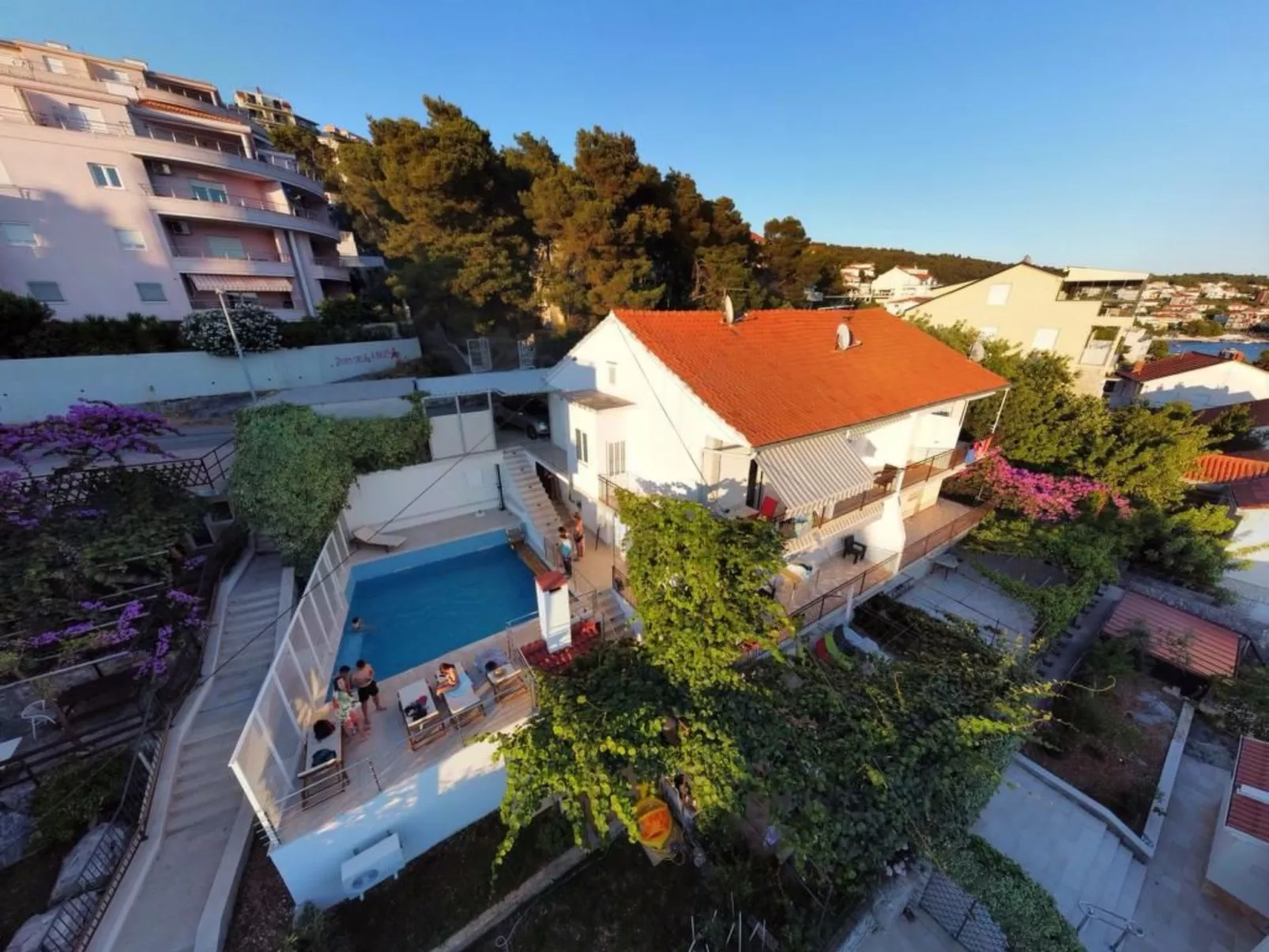 Für sechs Personen, mit einem Balkon-Buiten