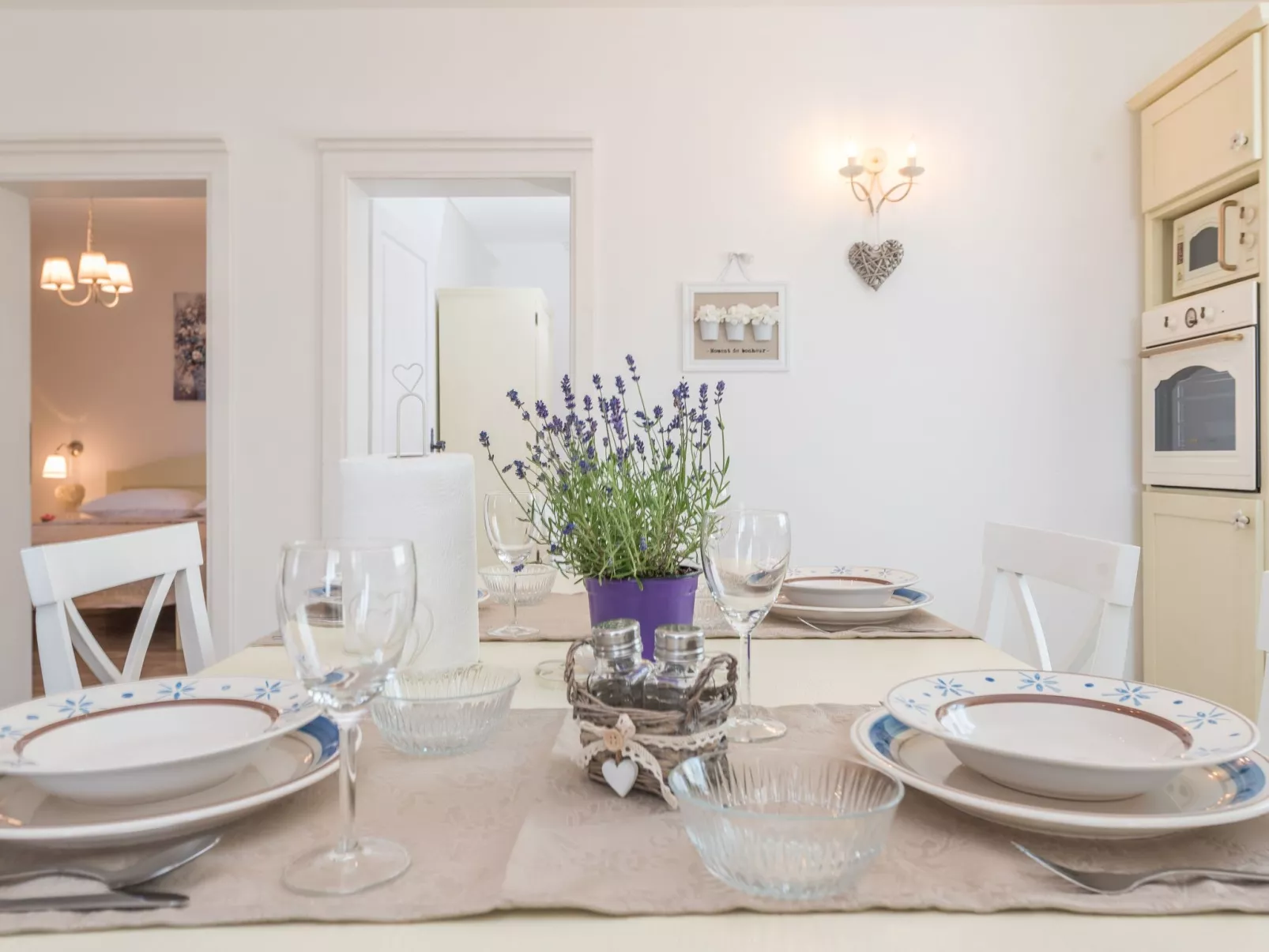 "Ivana" mit Blick auf das Wasser-Binnen