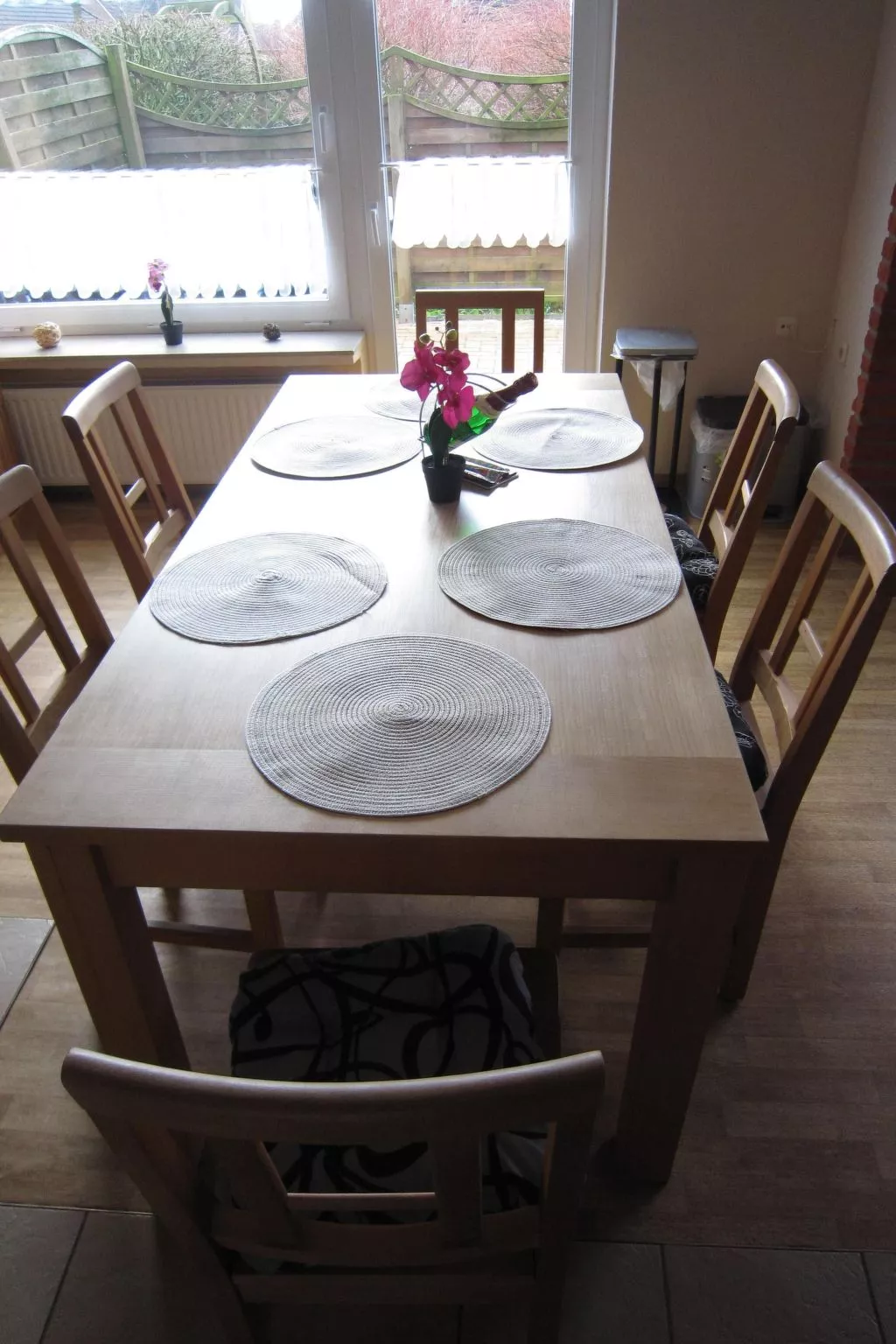 Mit Garten und Terrasse-Binnen