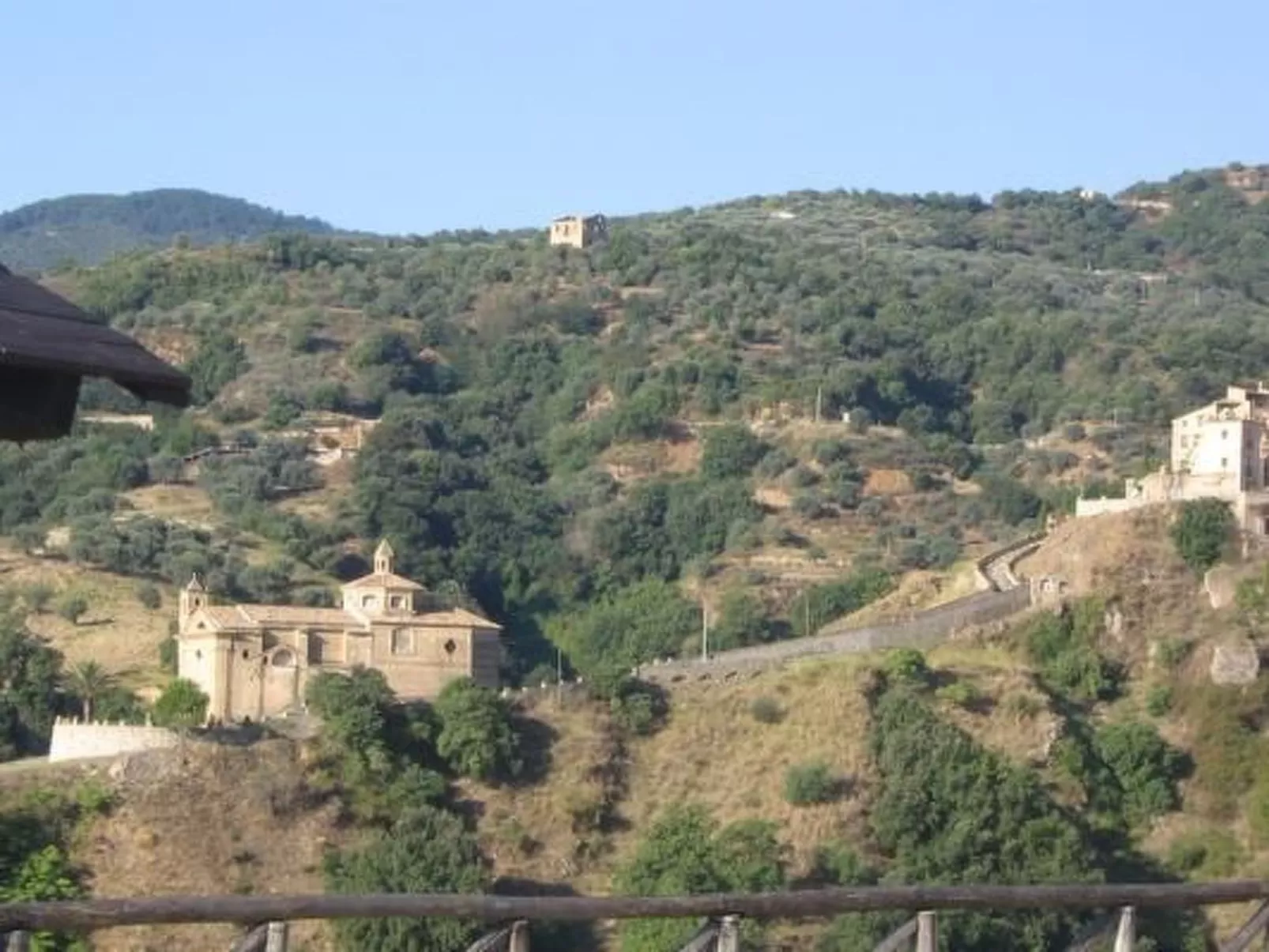 Großes Studio mit Terrasse mit Meerblick-Buiten