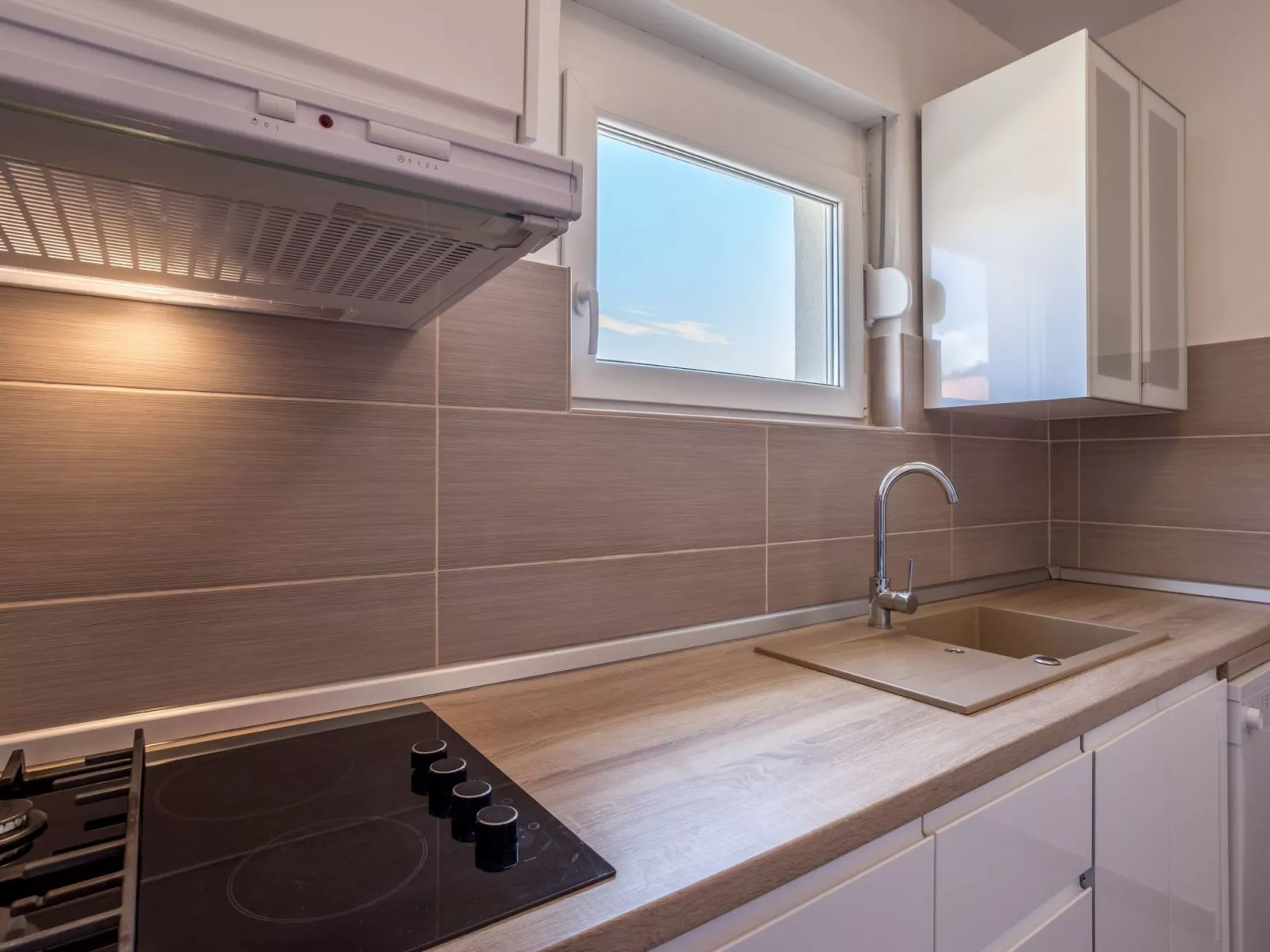 Tihana mit mediterranem Garten-Binnen