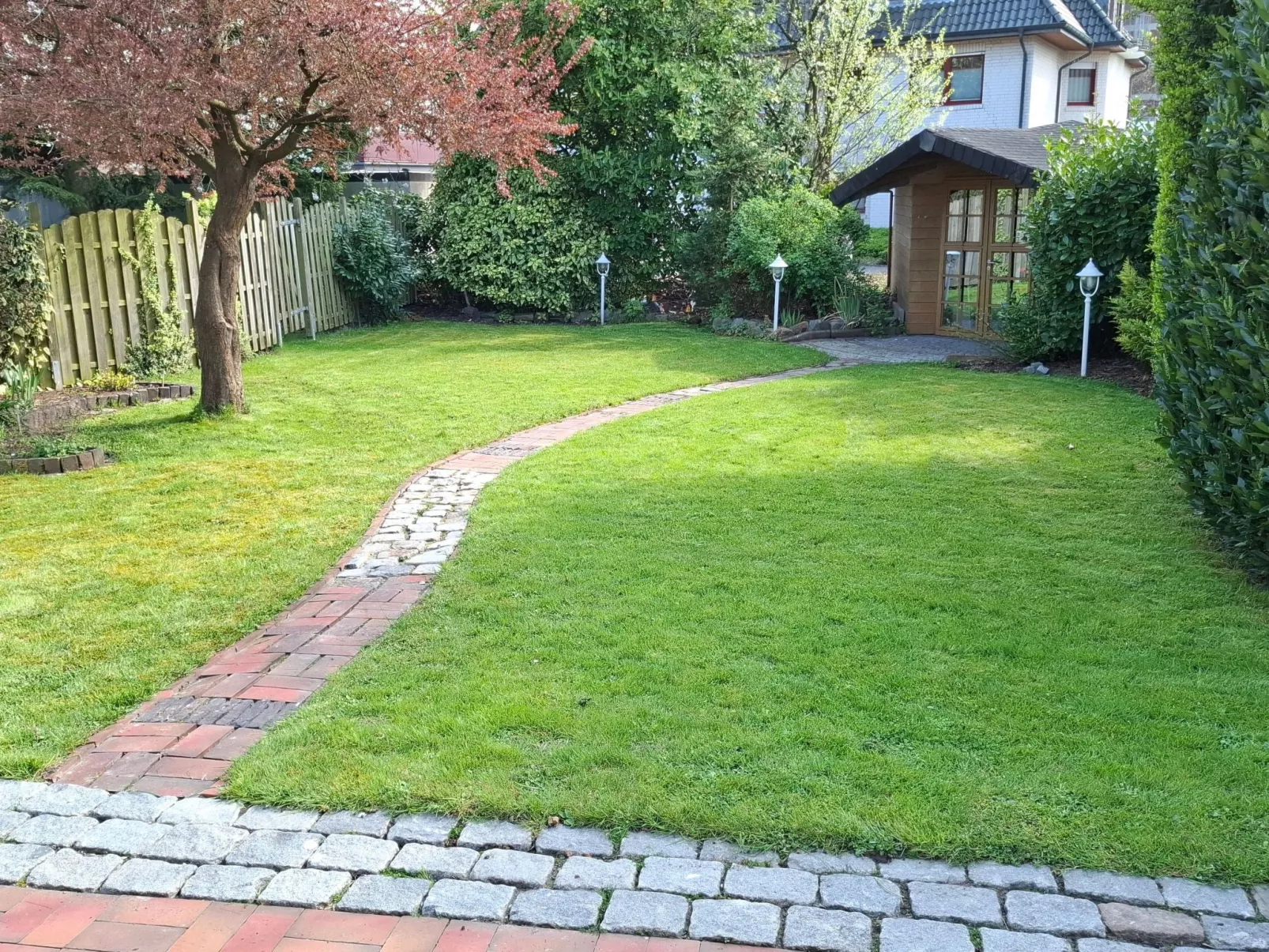 Private Ferienwohnung in Nordenham mit großem Garten-Buiten