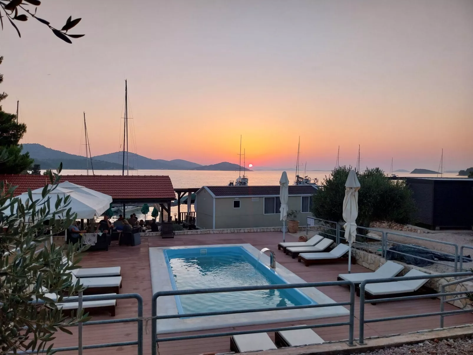 Strandhaus Lady - Ferienanlage Bain, Žut - Kornati-Buiten