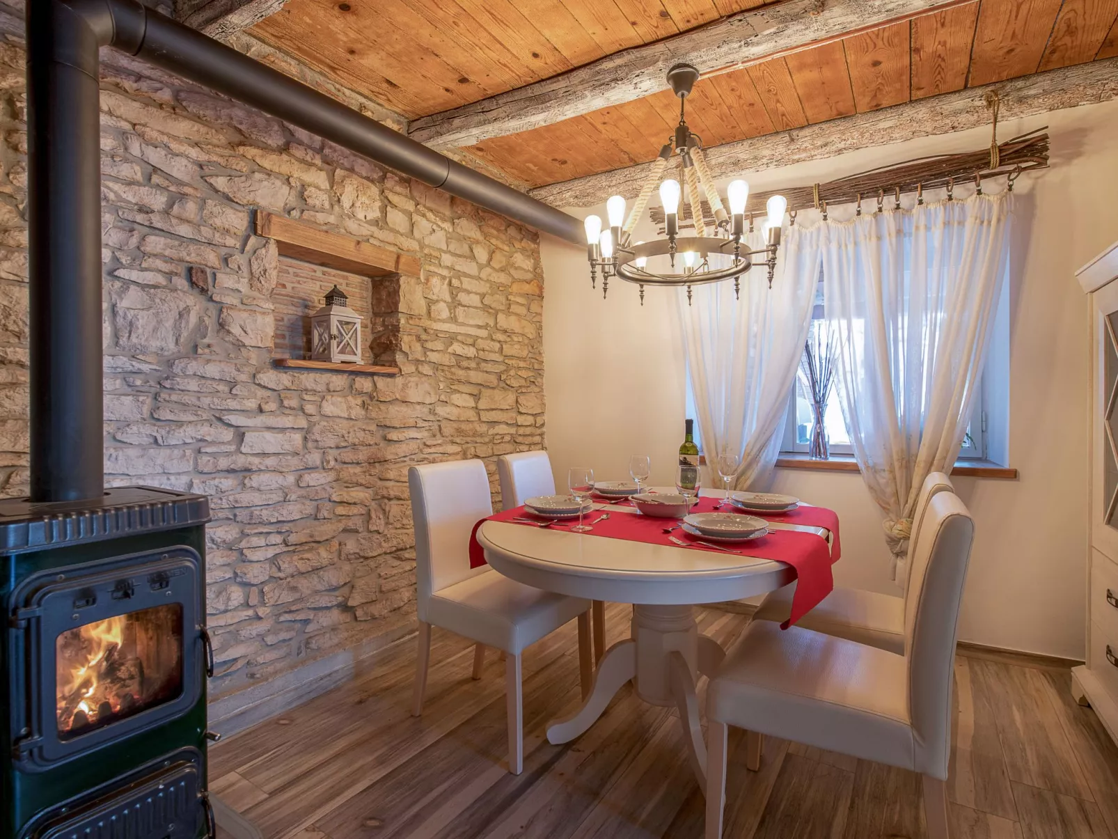 Mit Garten, Terrasse und Grill-Binnen