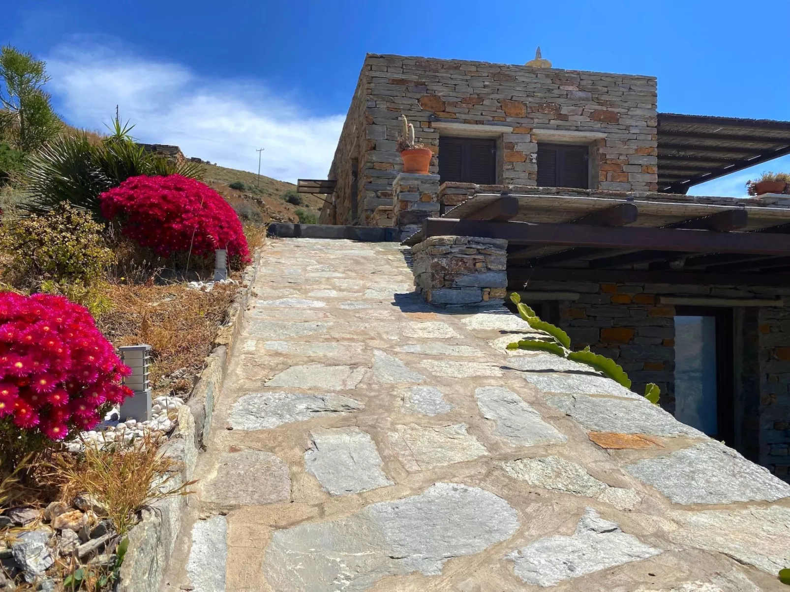 Luxusvilla bietet privaten Zugang zu einem abgelegenen Strand-Buiten