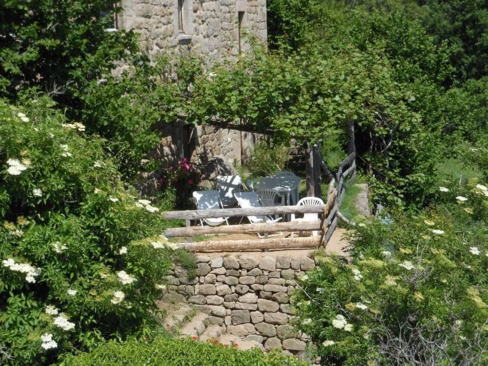 Gîte de Chapelèche Les Châtaigniers für 7 Pers.-Buiten