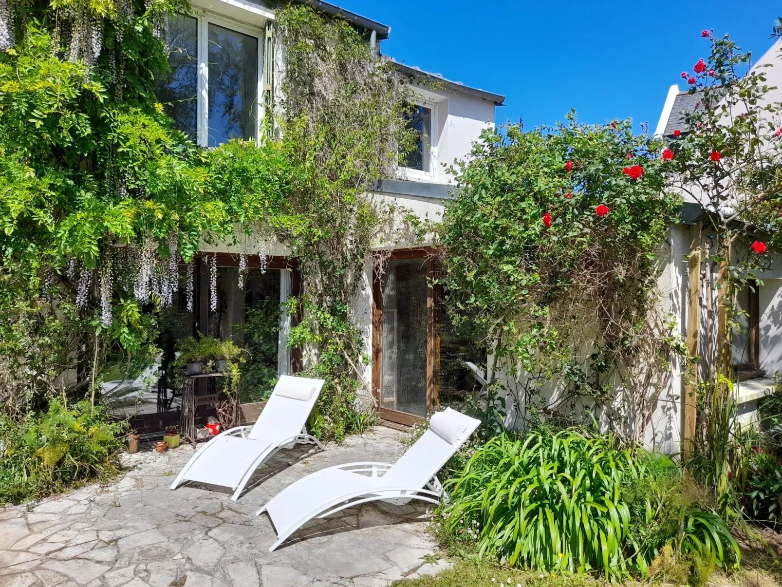 Großes Familienhaus mit schön angelegtem Garten-Image-tags.info