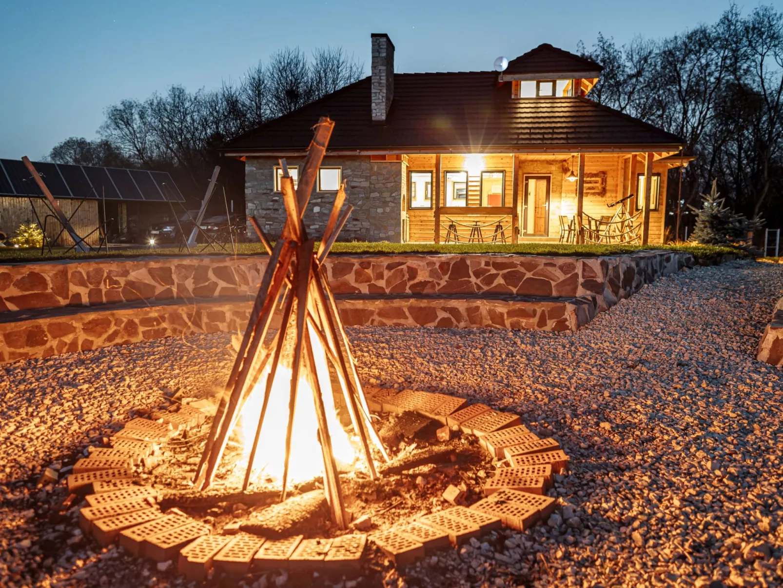 Kleines Haus mit Werkstatt-Image-tags.info