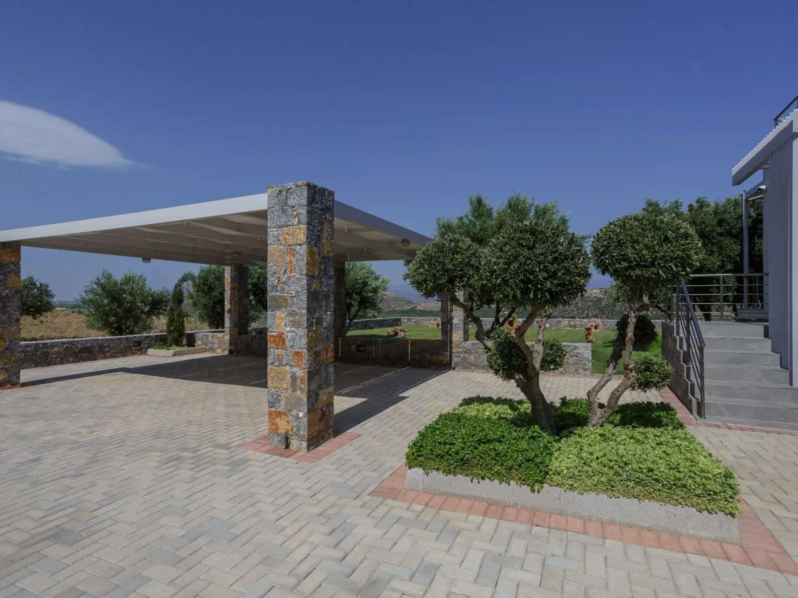 Villa mit Grillplatz und privatem beheiztem Pool-Buiten