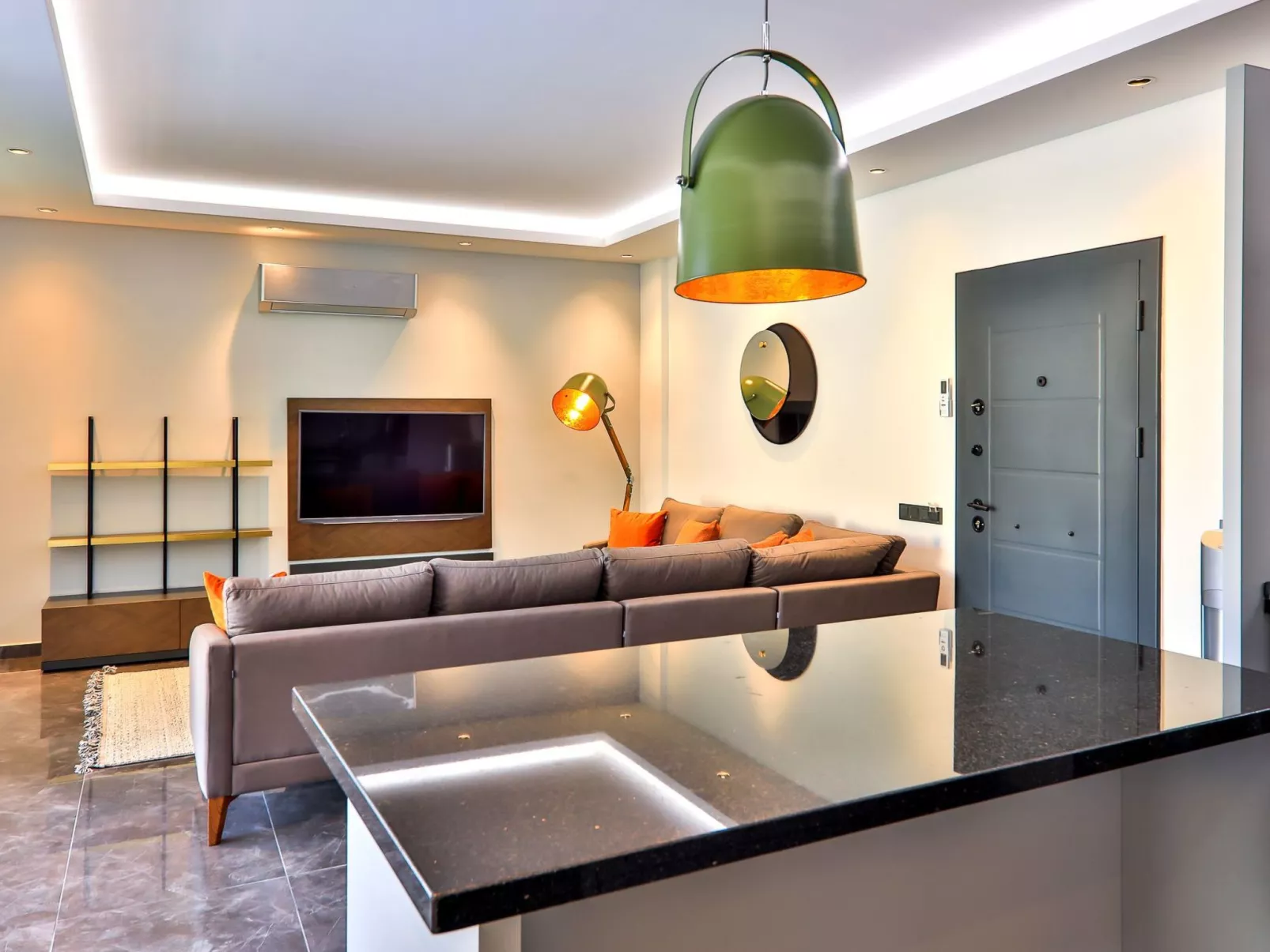 Mediterranean 1-Binnen