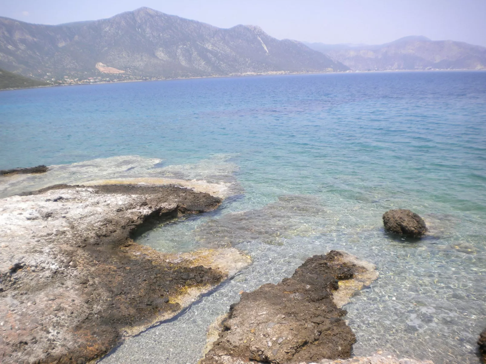 Steinhaus in Leonido mit Parkplatz-Buiten
