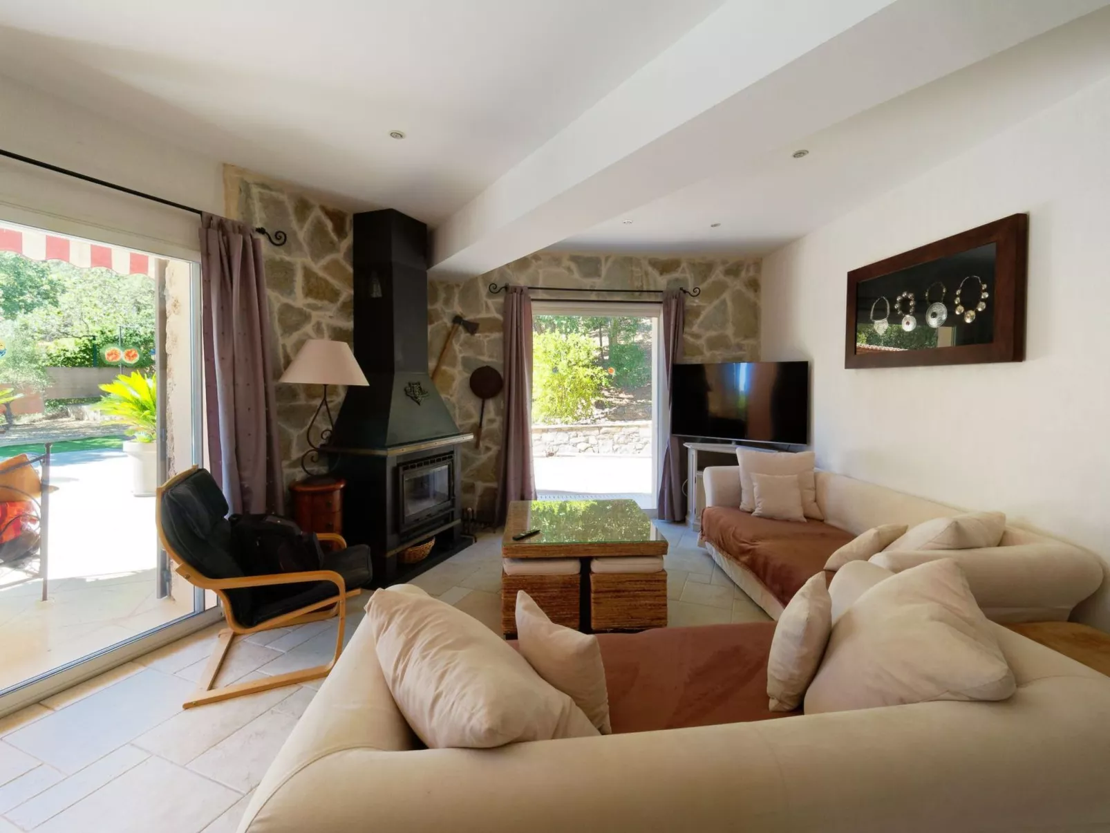 Mit eigenem Pool-Binnen