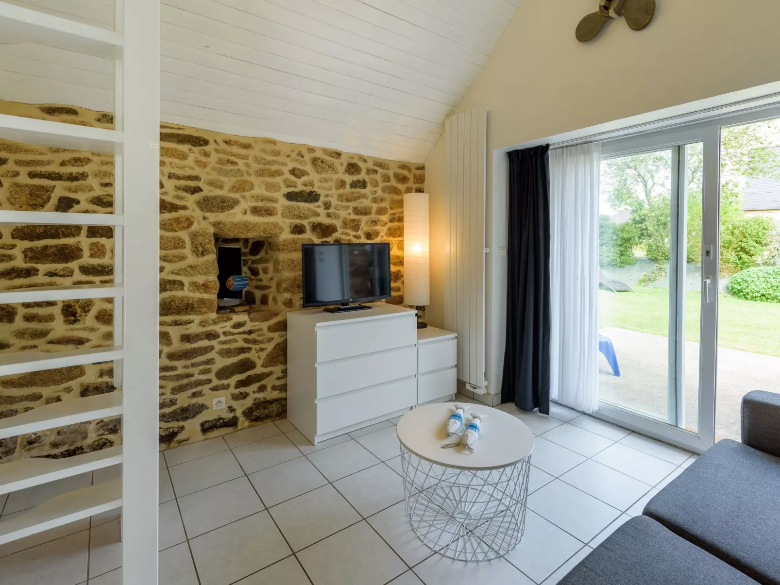 Großes Haus mit überdachtem und beheiztem Swimmingpool-Binnen