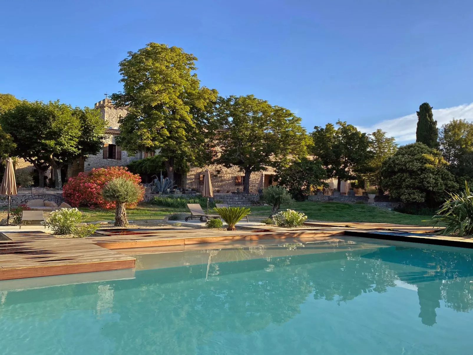 Domaine "Benjamin" mit Infinity-Pool-Buiten